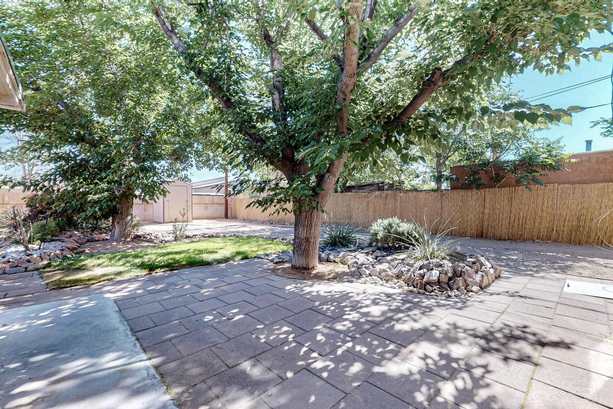 833 Palo Duro Avenue NW