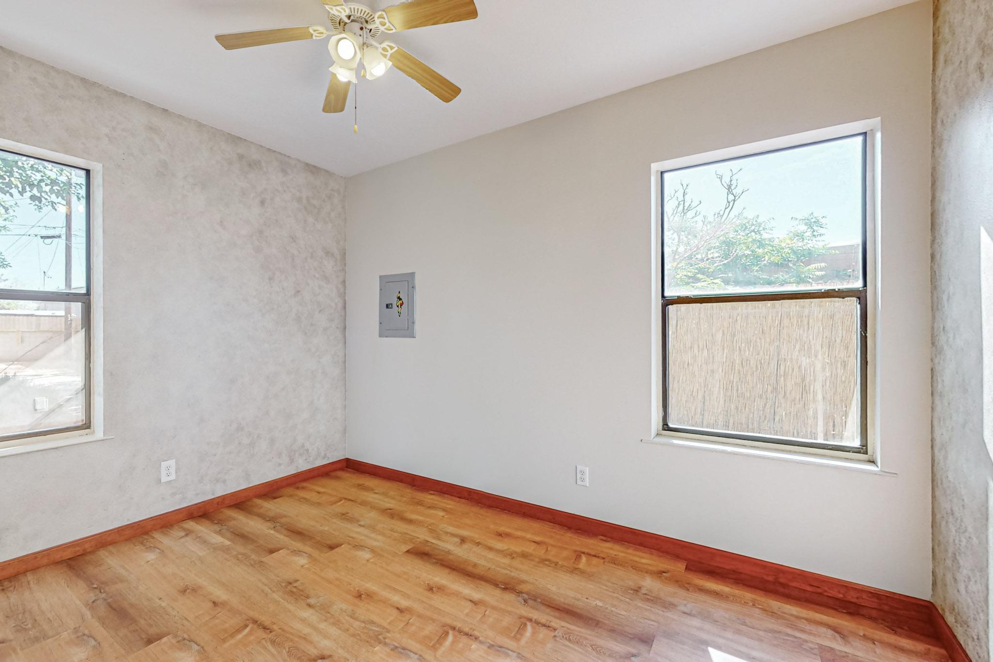 833 Palo Duro Avenue NW