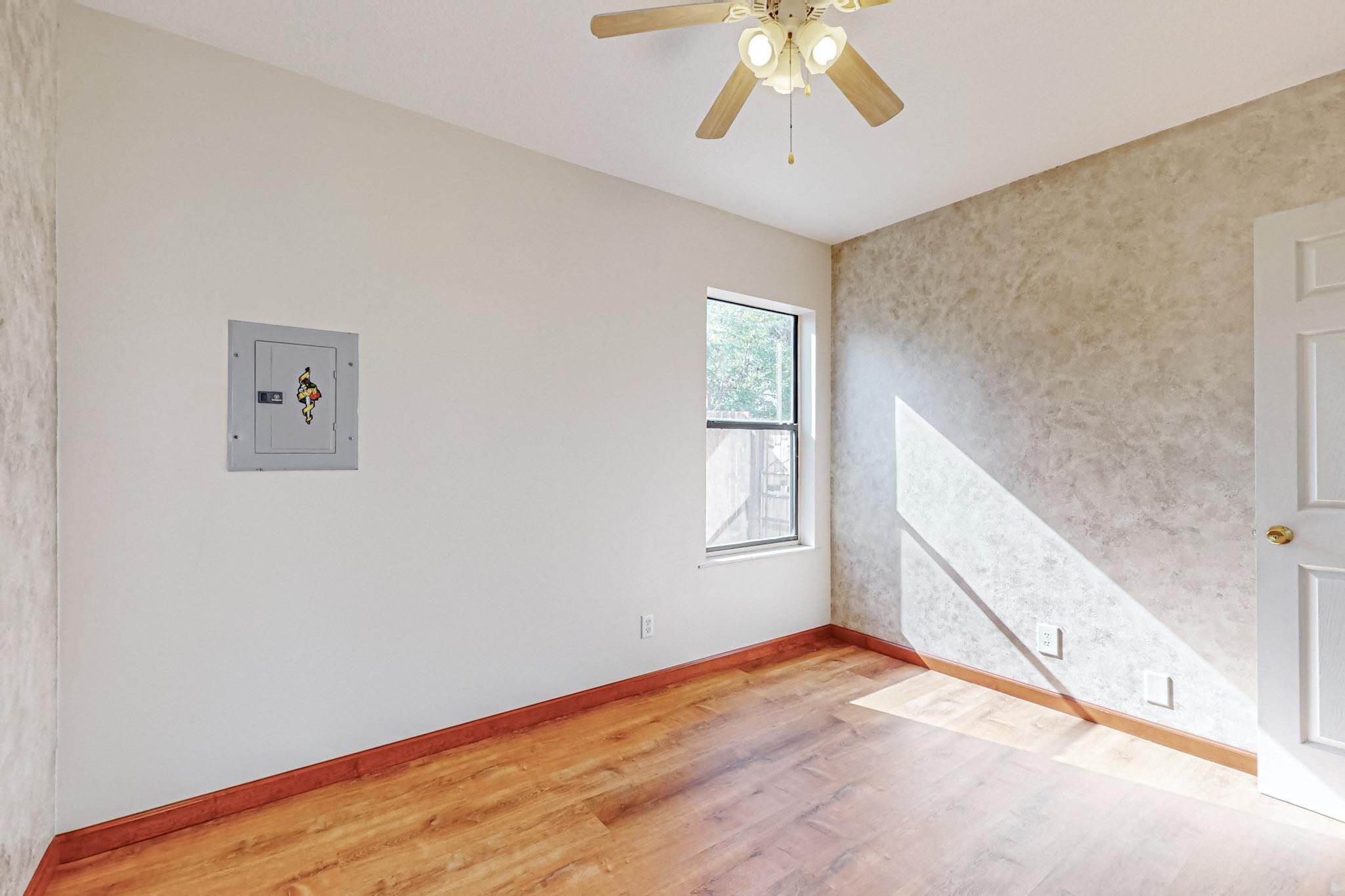 833 Palo Duro Avenue NW