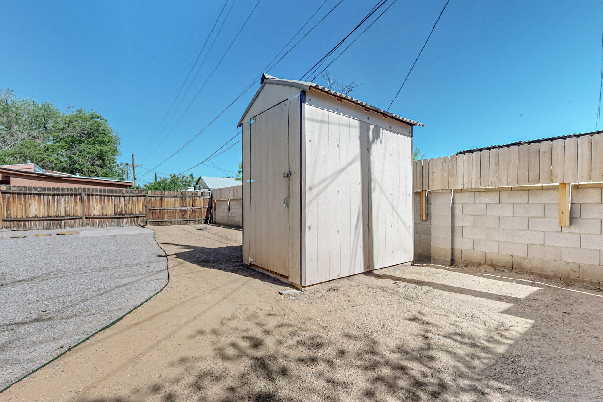 833 Palo Duro Avenue NW