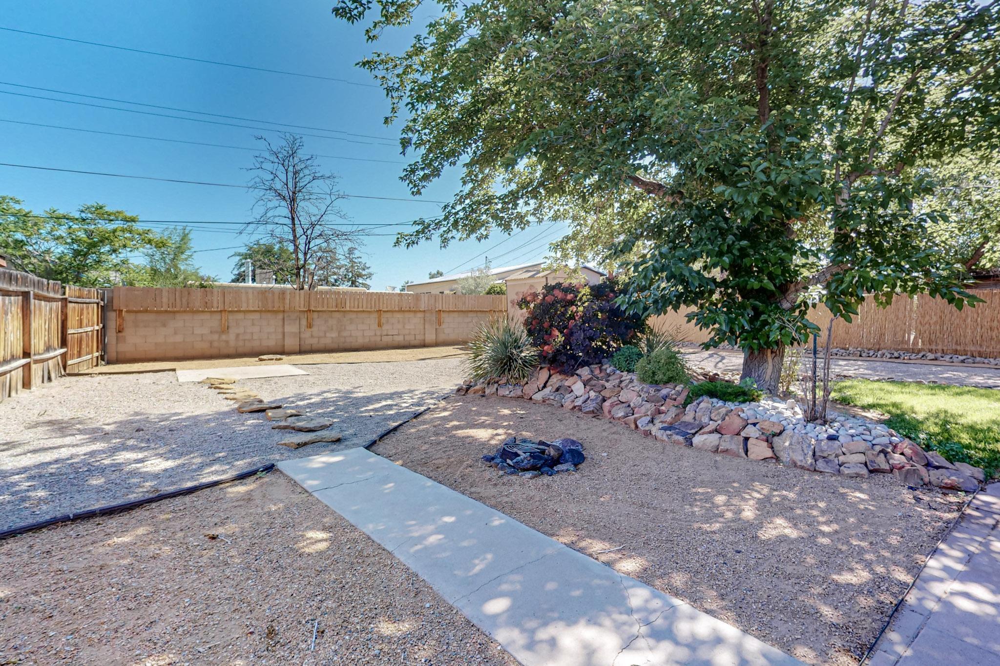 833 Palo Duro Avenue NW