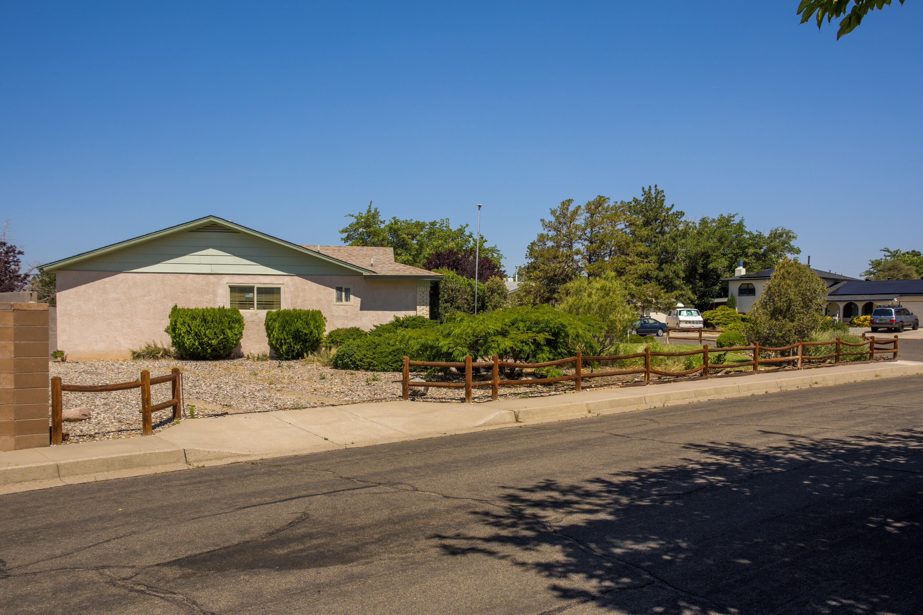 3405 Yosemite Drive NE