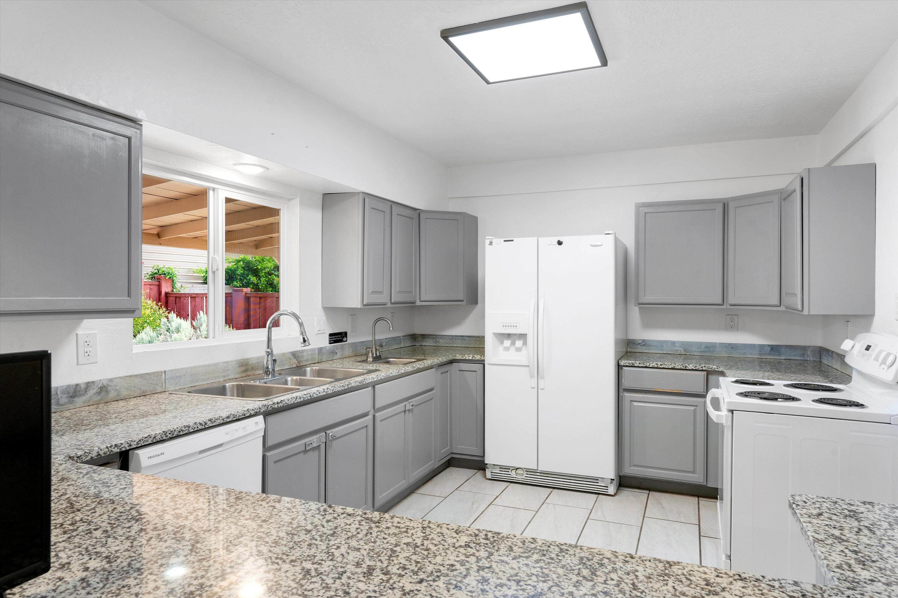 9909 Robin Avenue NE