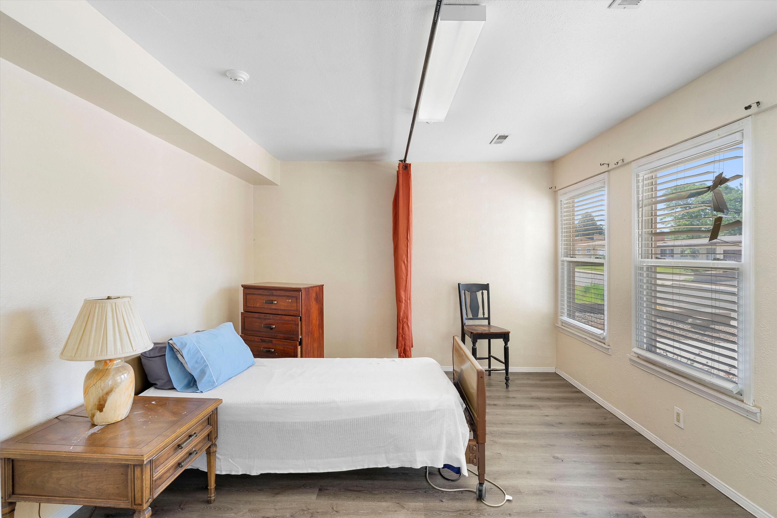 9909 Robin Avenue NE