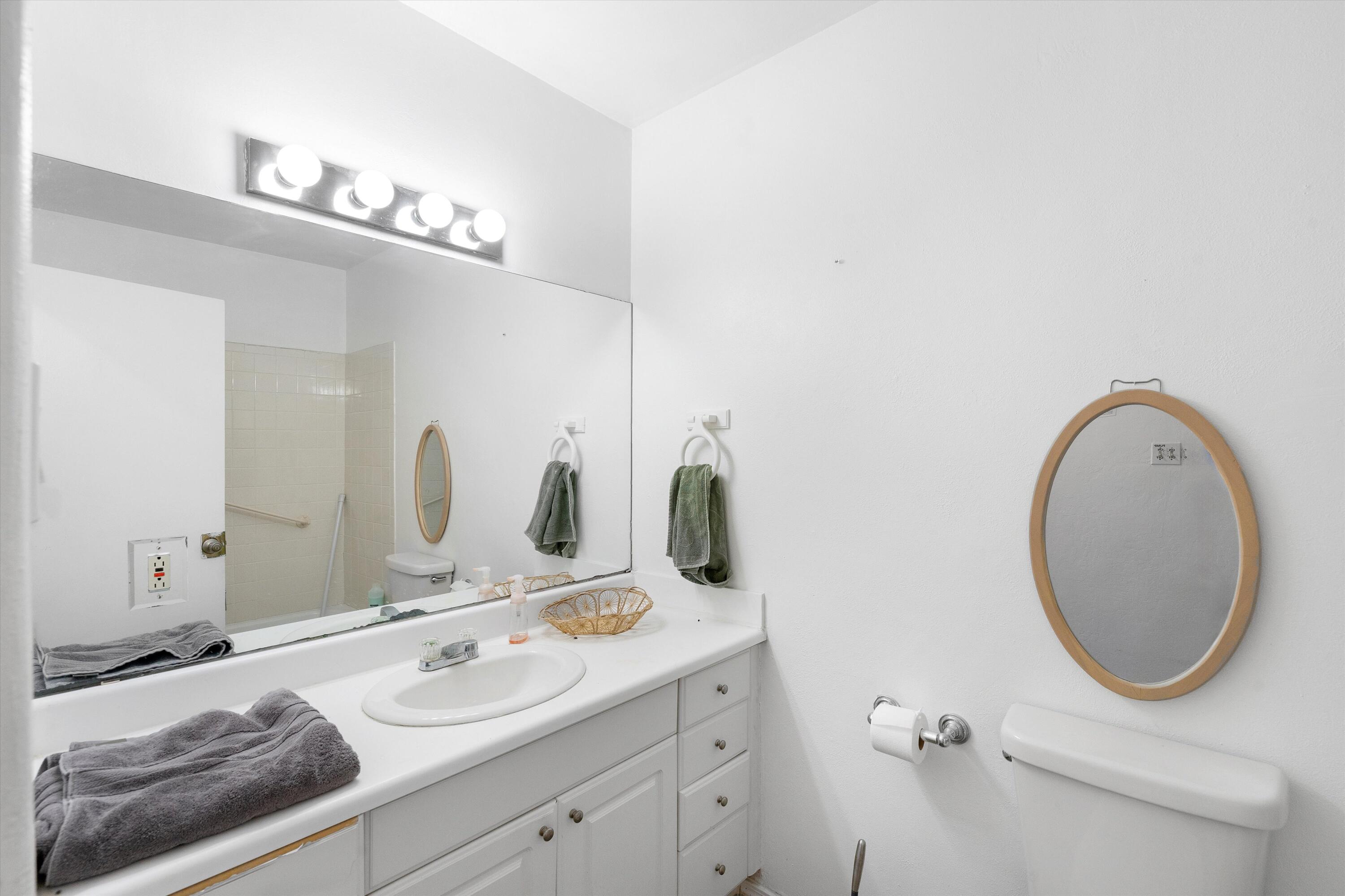 9909 Robin Avenue NE