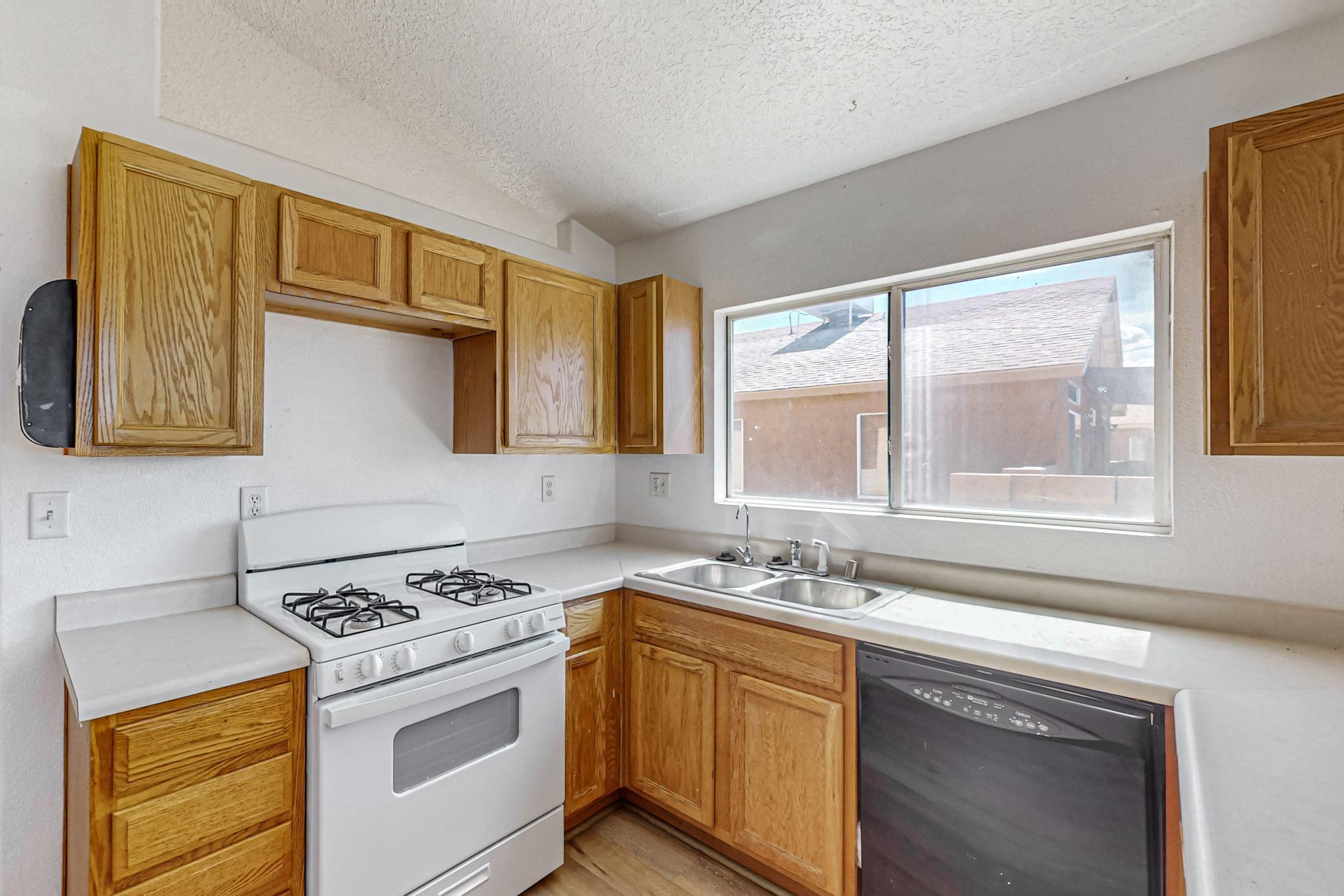 6236 Vaughn Drive NE