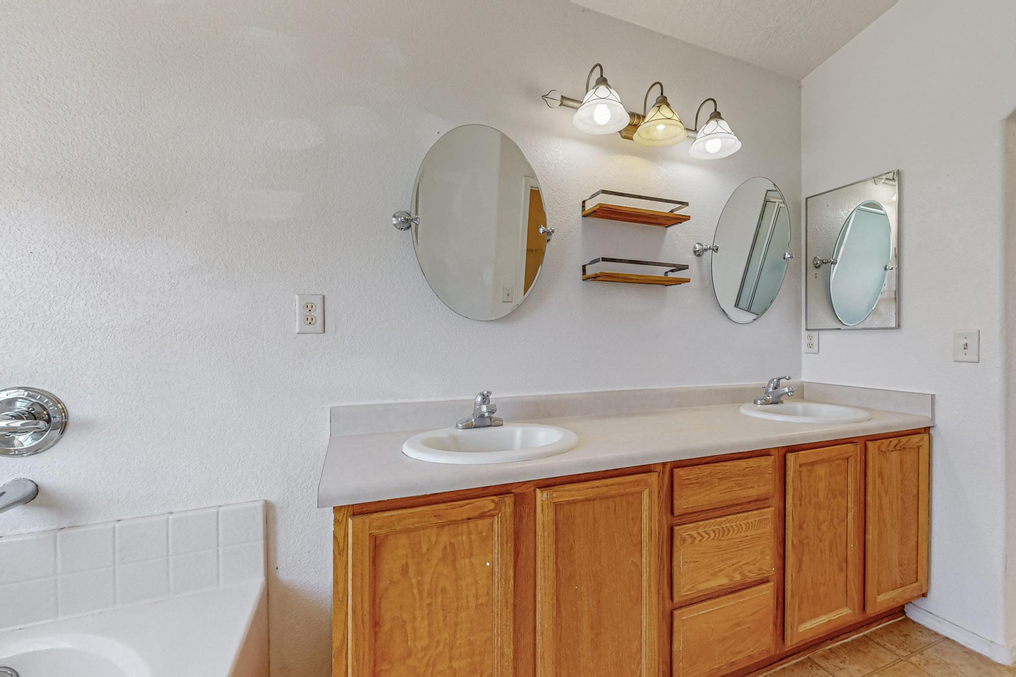 6236 Vaughn Drive NE