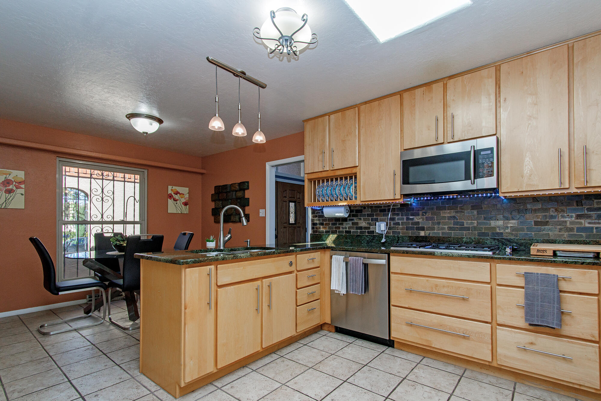 7304 Vista Del Arroyo Avenue NE