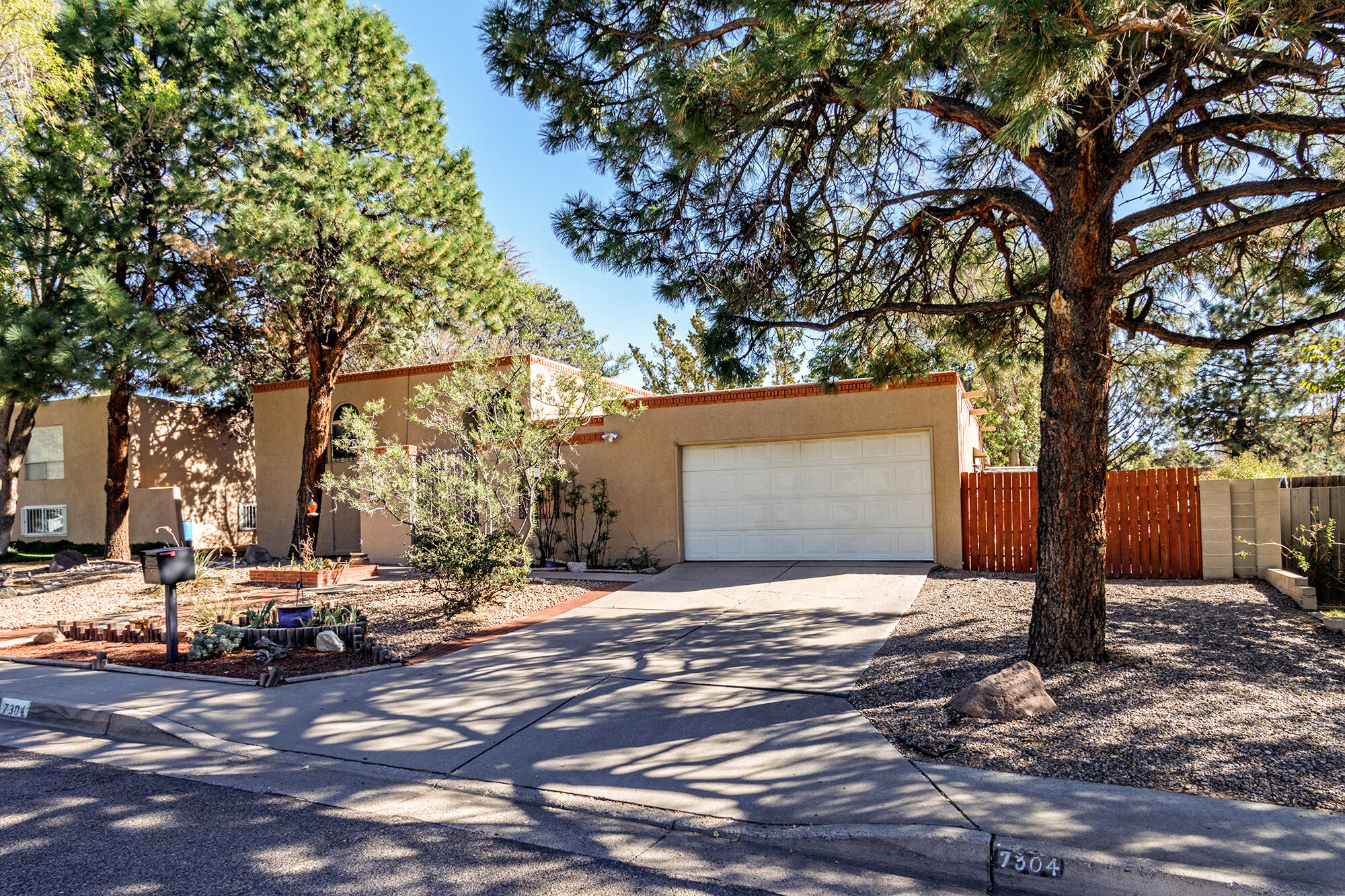 7304 Vista Del Arroyo Avenue NE