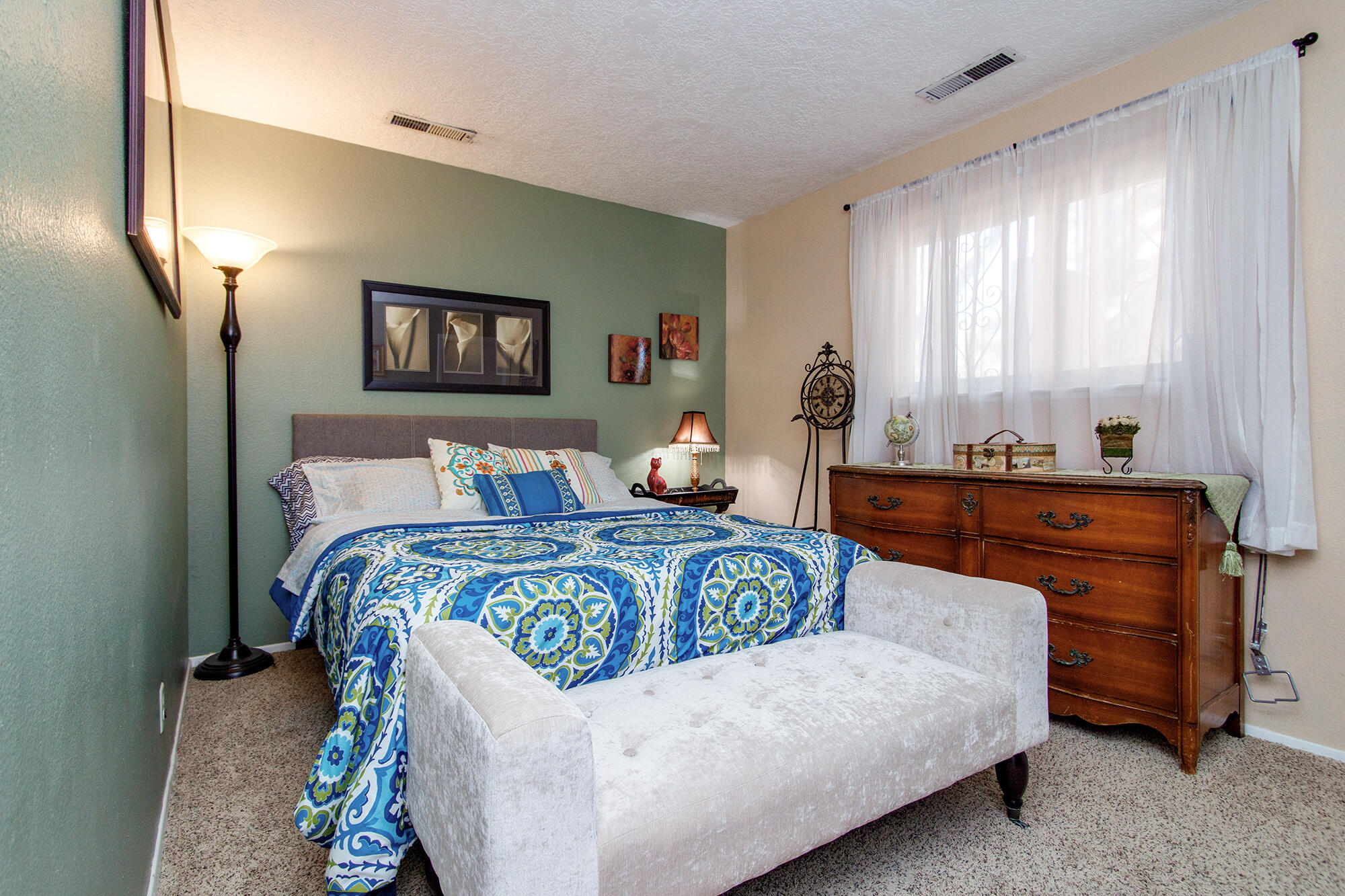 7304 Vista Del Arroyo Avenue NE