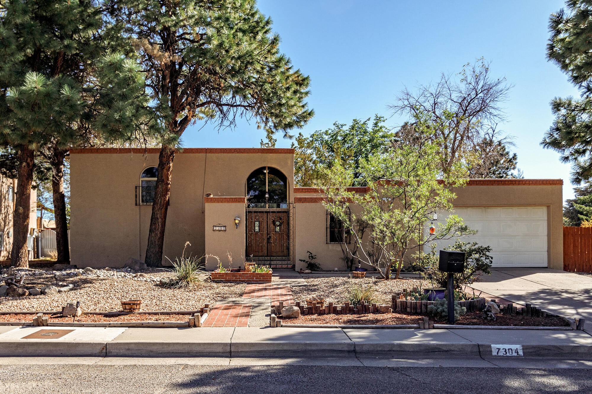 7304 Vista Del Arroyo Avenue NE