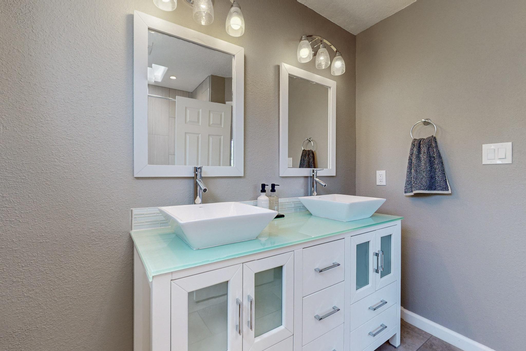 6649 Shenandoah River Court NE