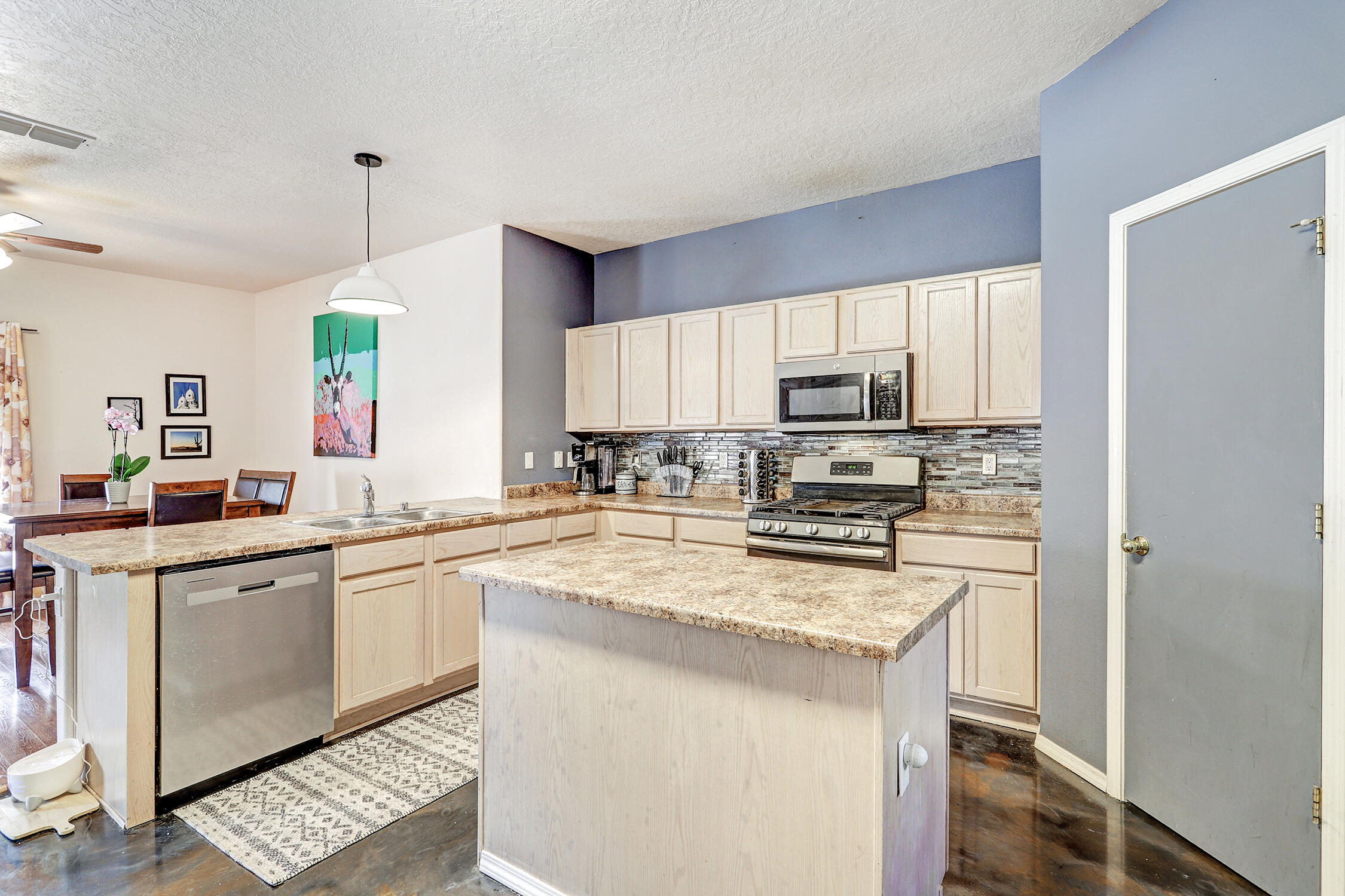 3221 San Ildefonso Loop NE