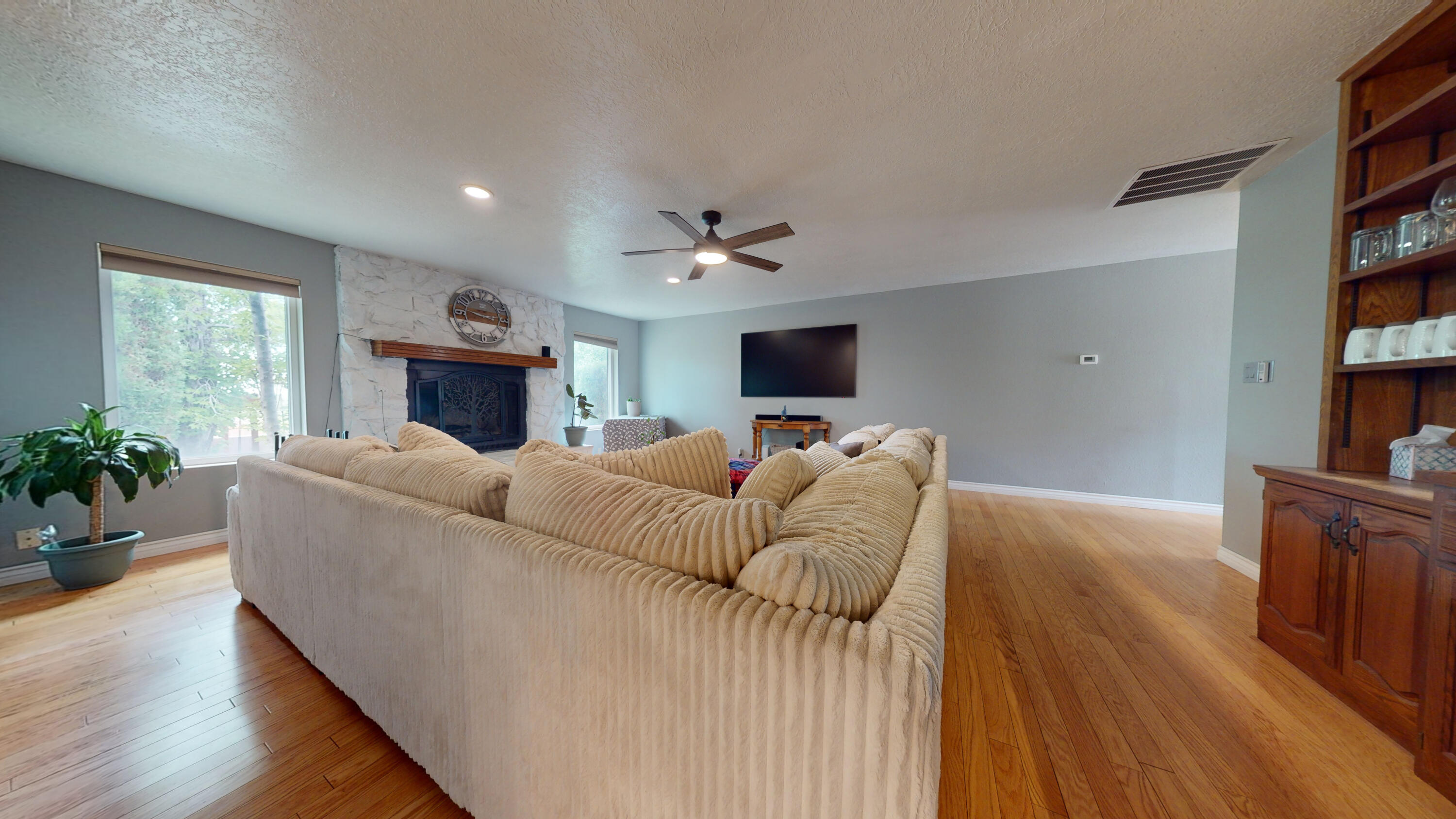 3815 Calle Pino NE