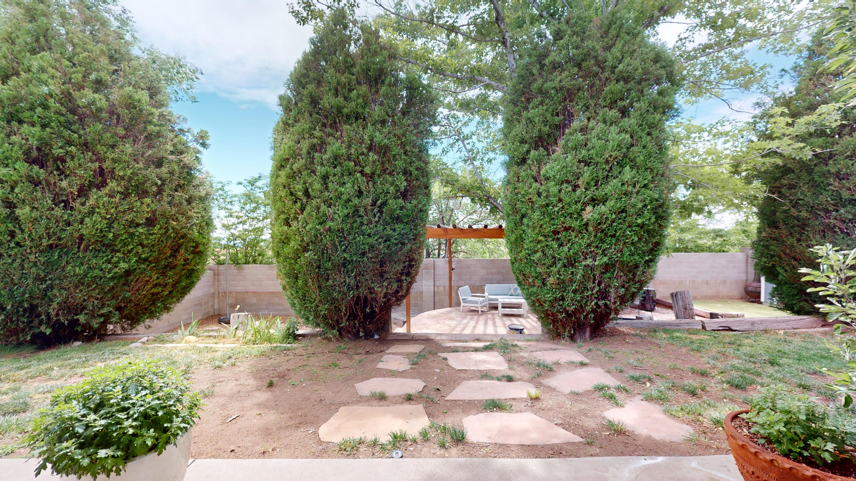 3815 Calle Pino NE