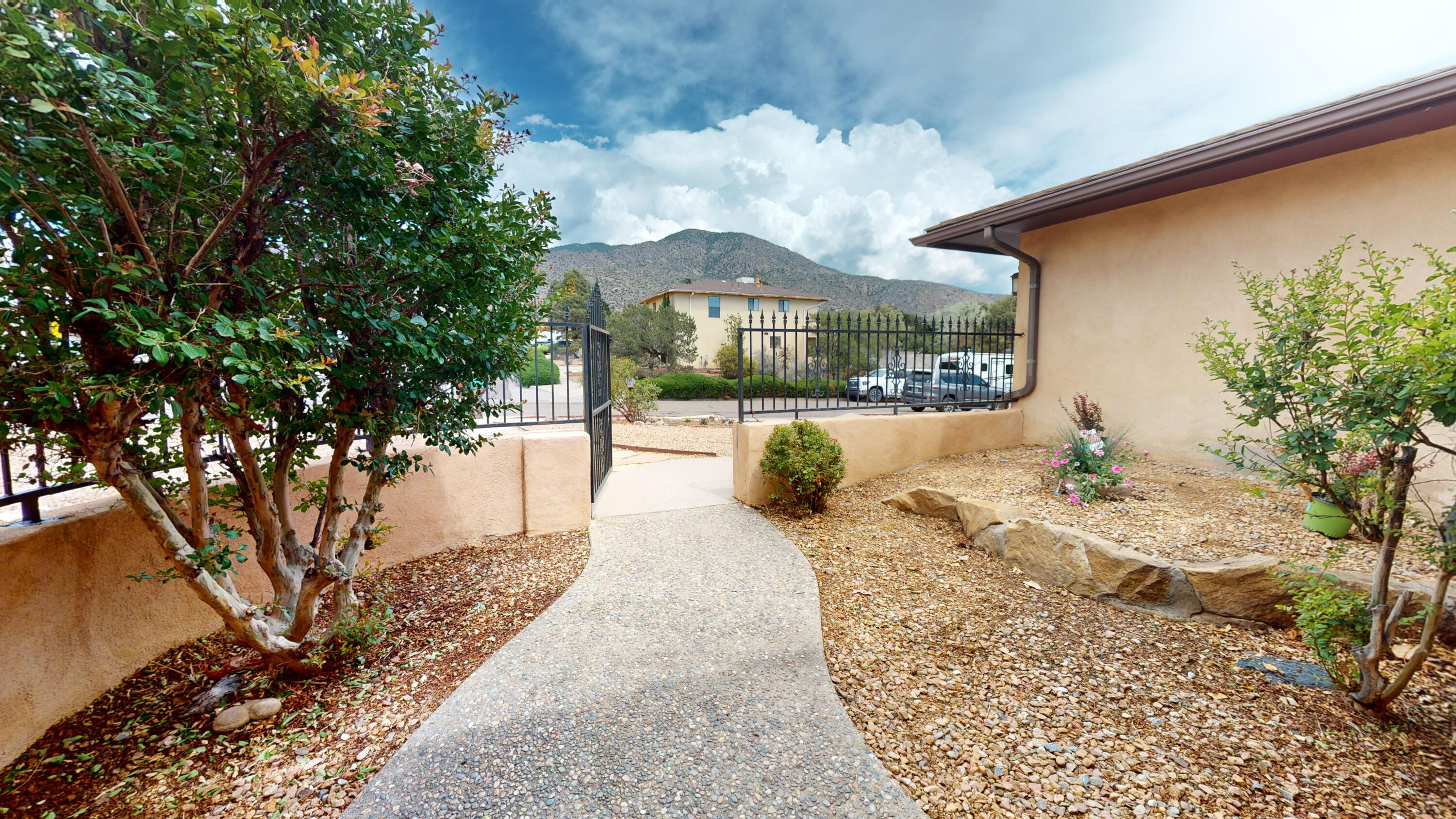3815 Calle Pino NE