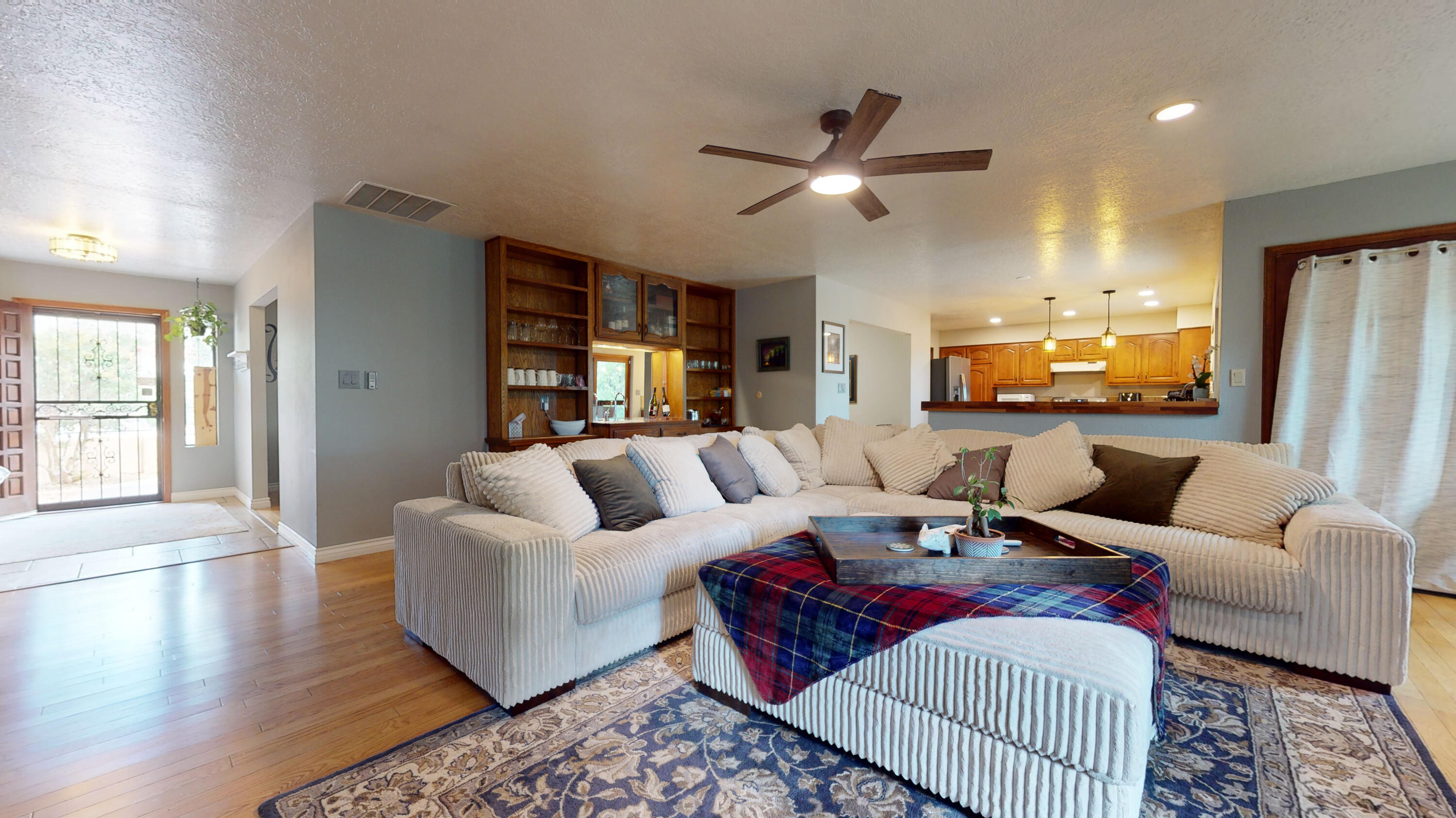 3815 Calle Pino NE