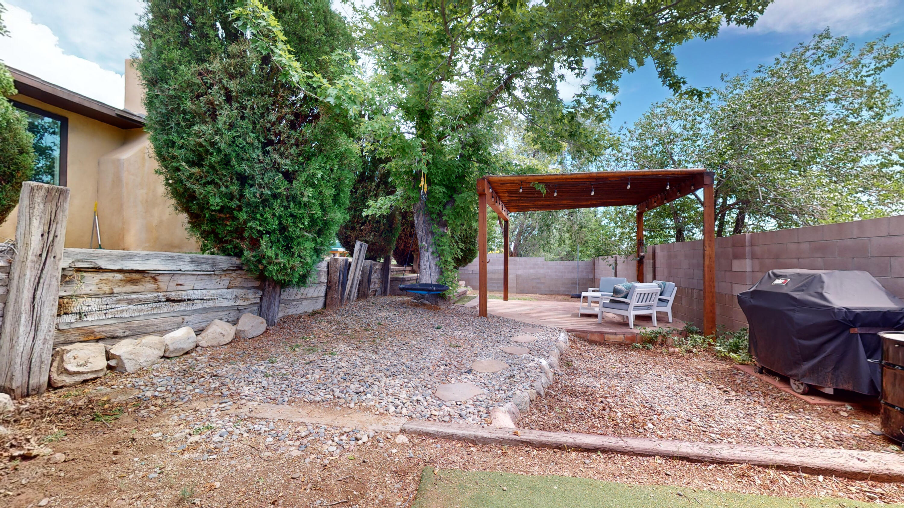 3815 Calle Pino NE