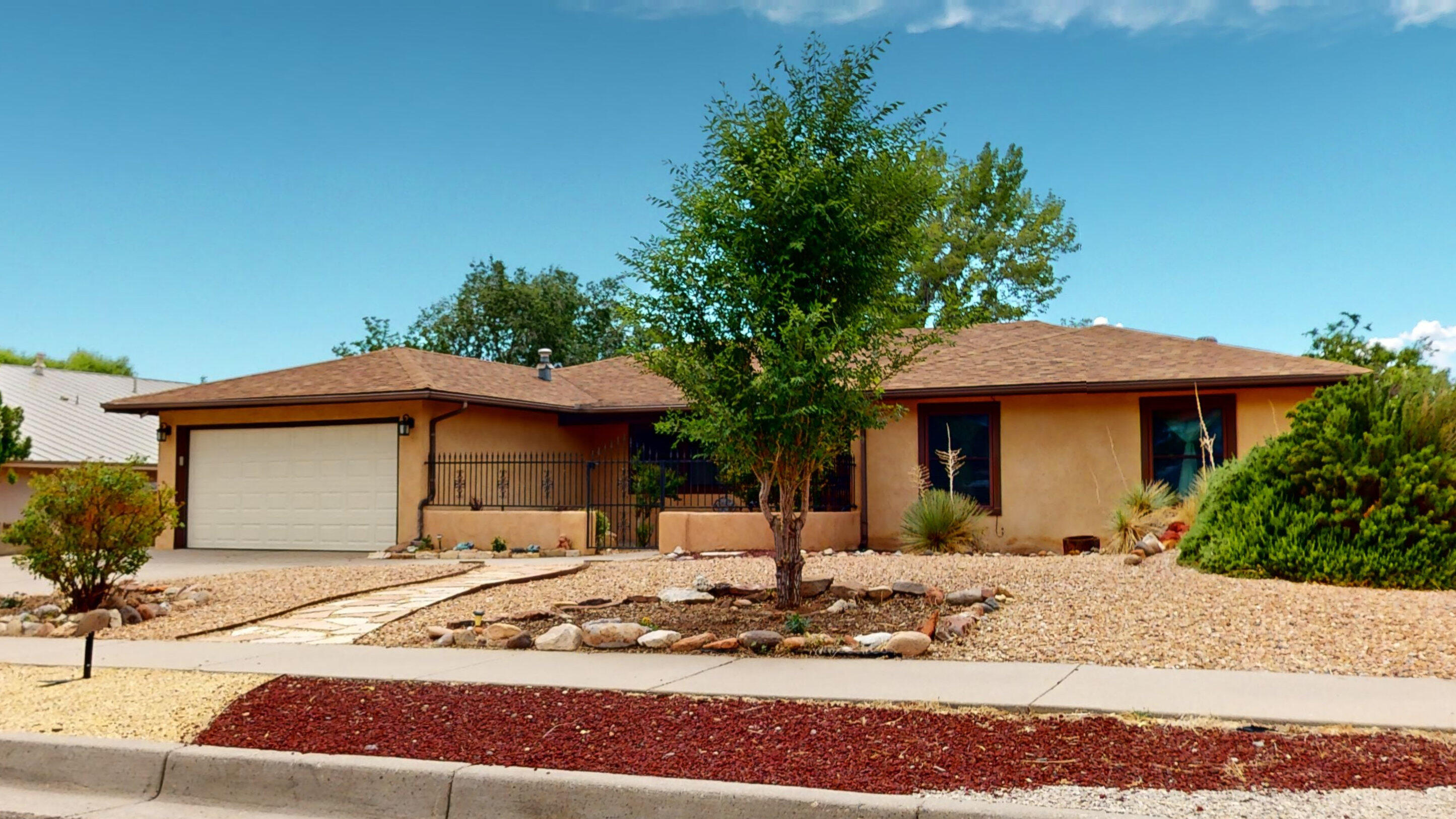 3815 Calle Pino NE
