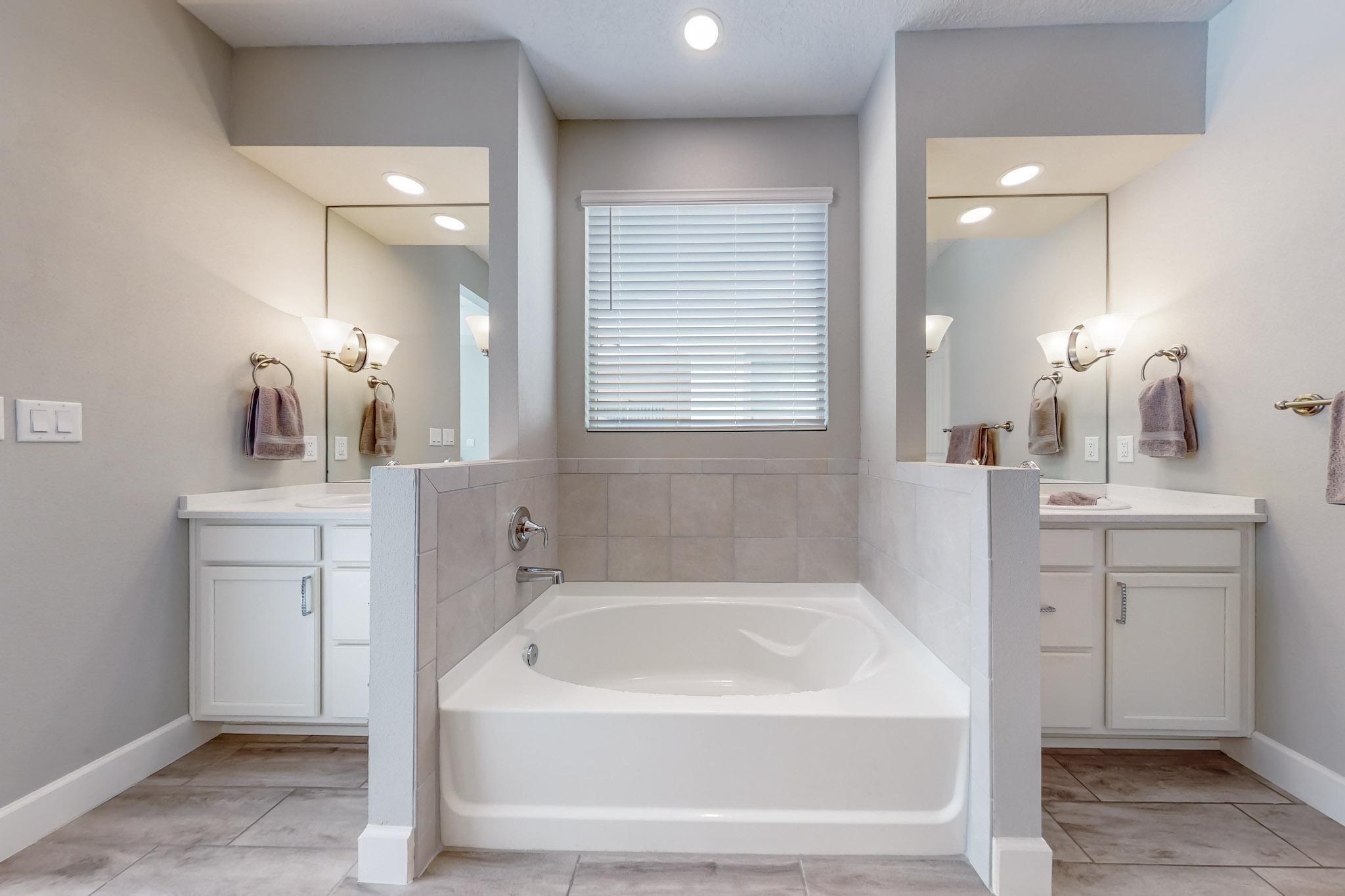 1760 Tesoro Loop NW