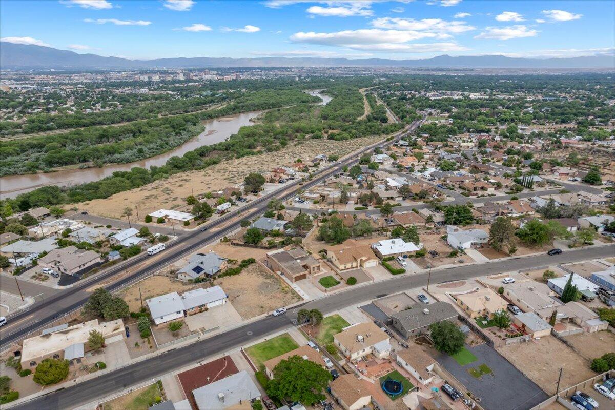 1100 Vista Grande Drive NW