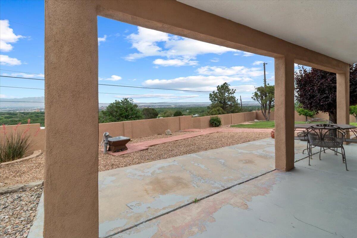 1100 Vista Grande Drive NW