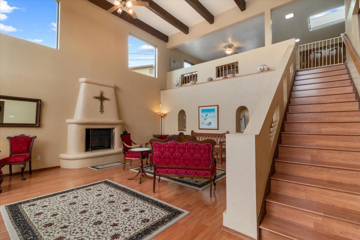 1100 Vista Grande Drive NW