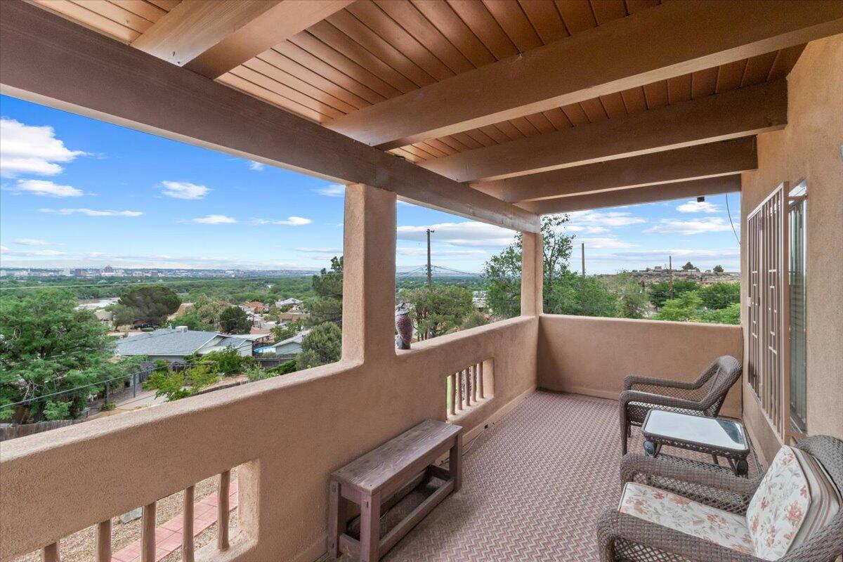 1100 Vista Grande Drive NW
