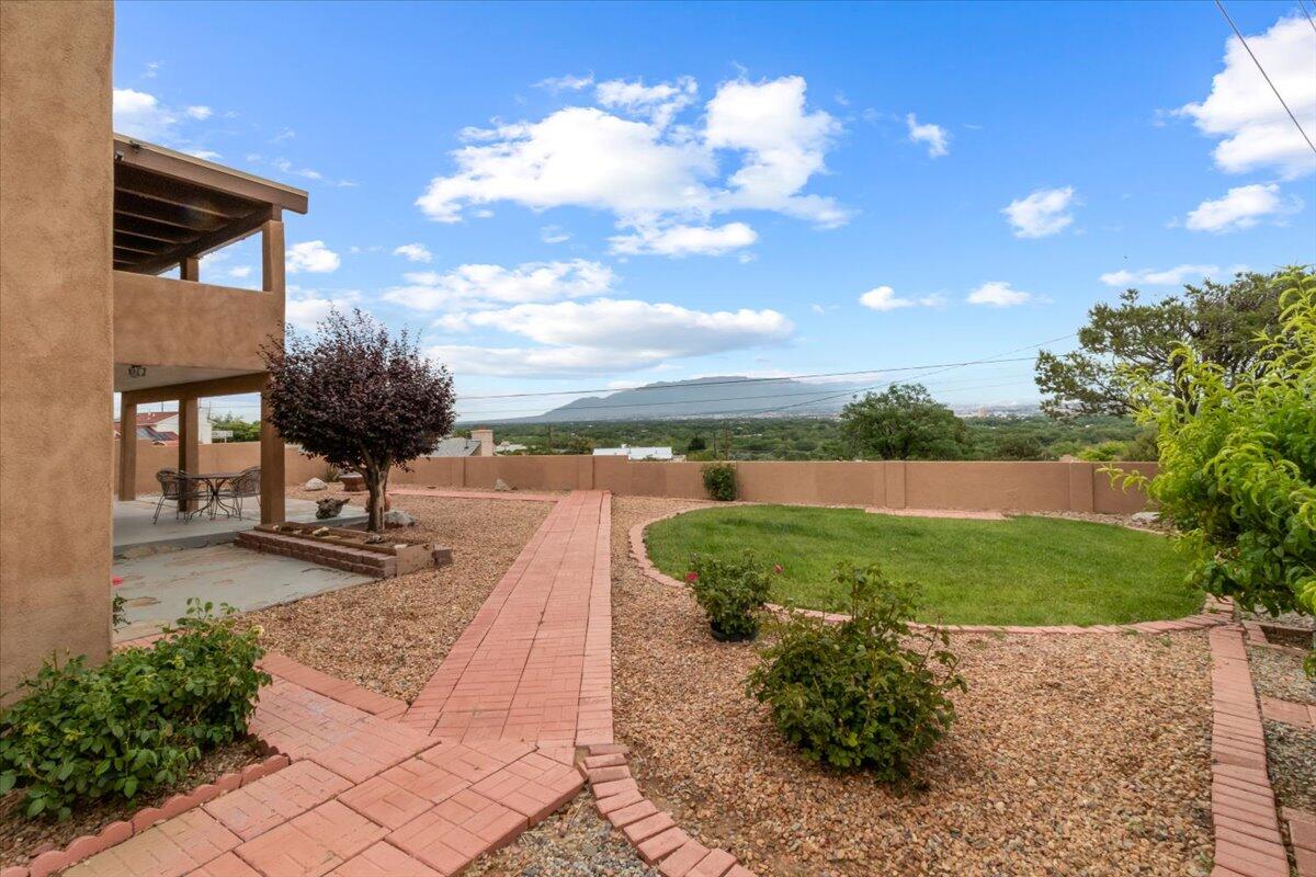 1100 Vista Grande Drive NW