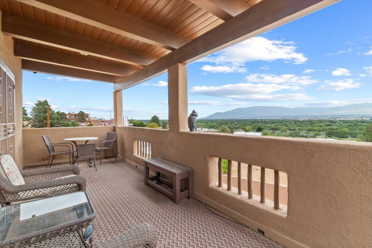 1100 Vista Grande Drive NW