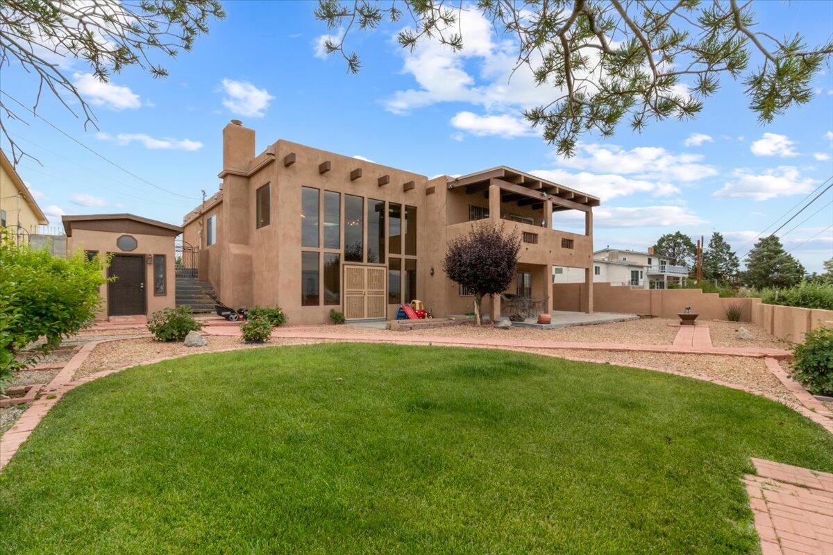 1100 Vista Grande Drive NW