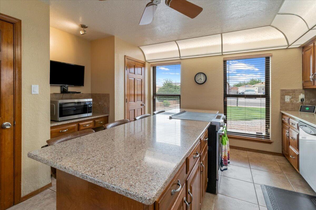 1100 Vista Grande Drive NW