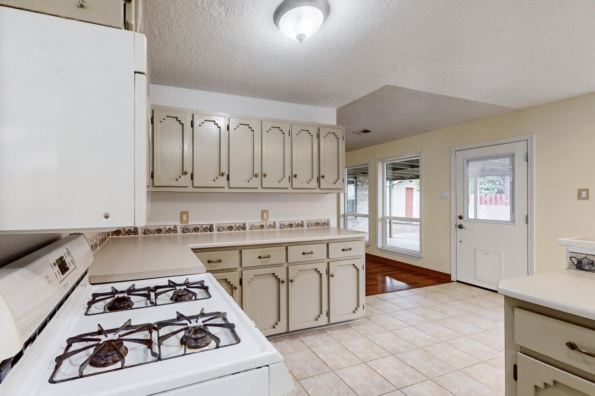 5701 Avenida Chiquita NW