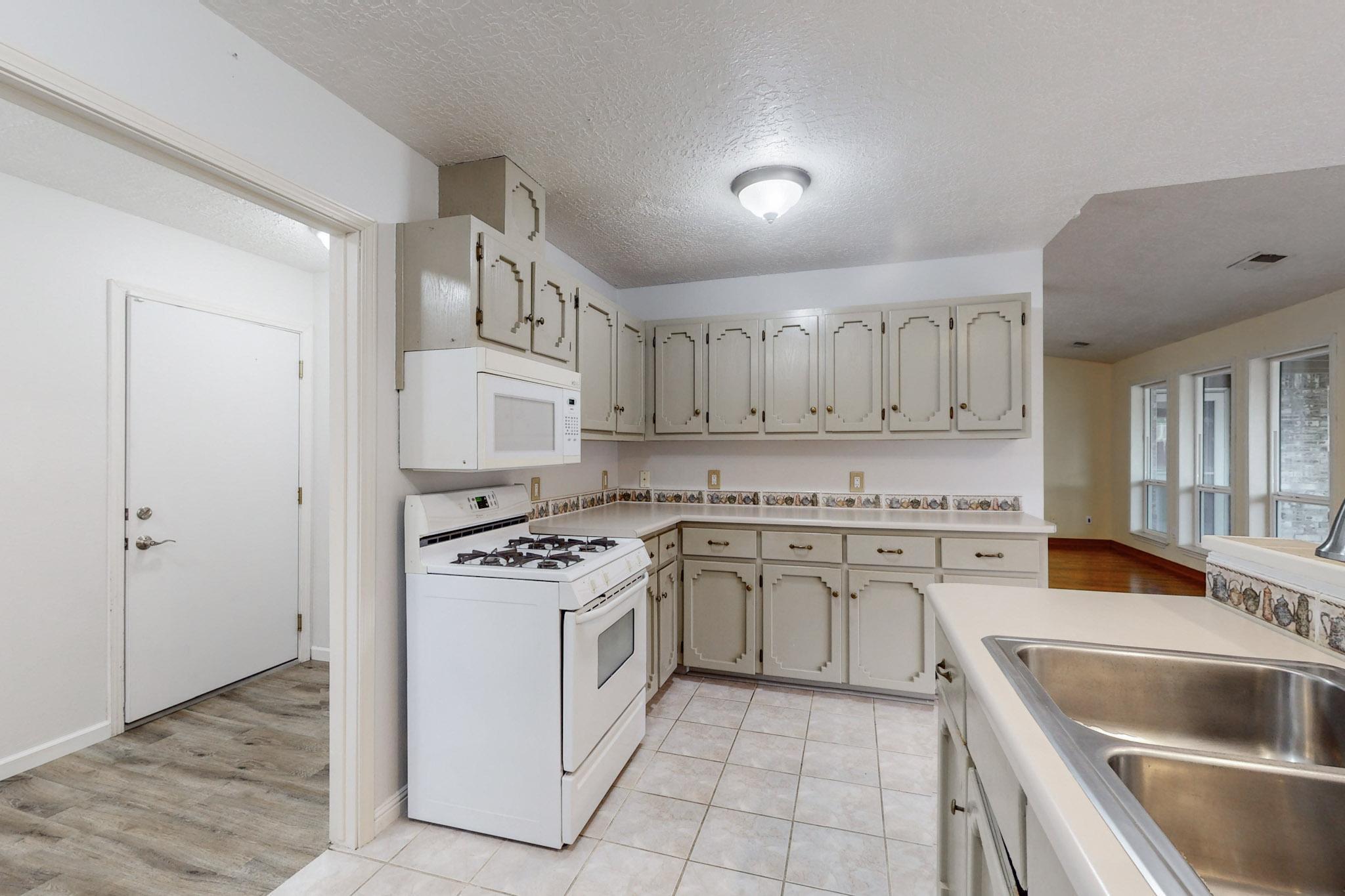 5701 Avenida Chiquita NW