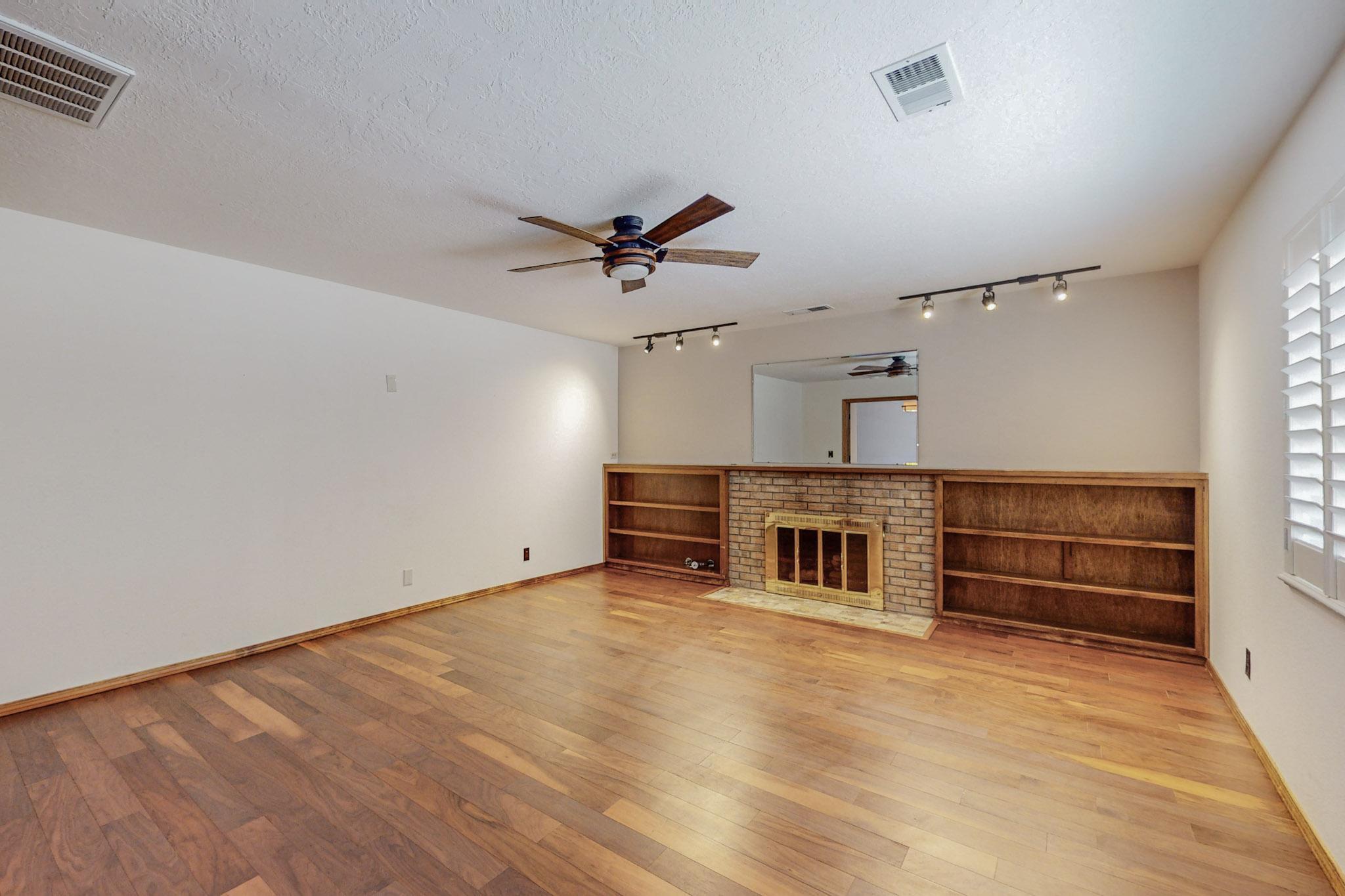 3005 Utah Street NE