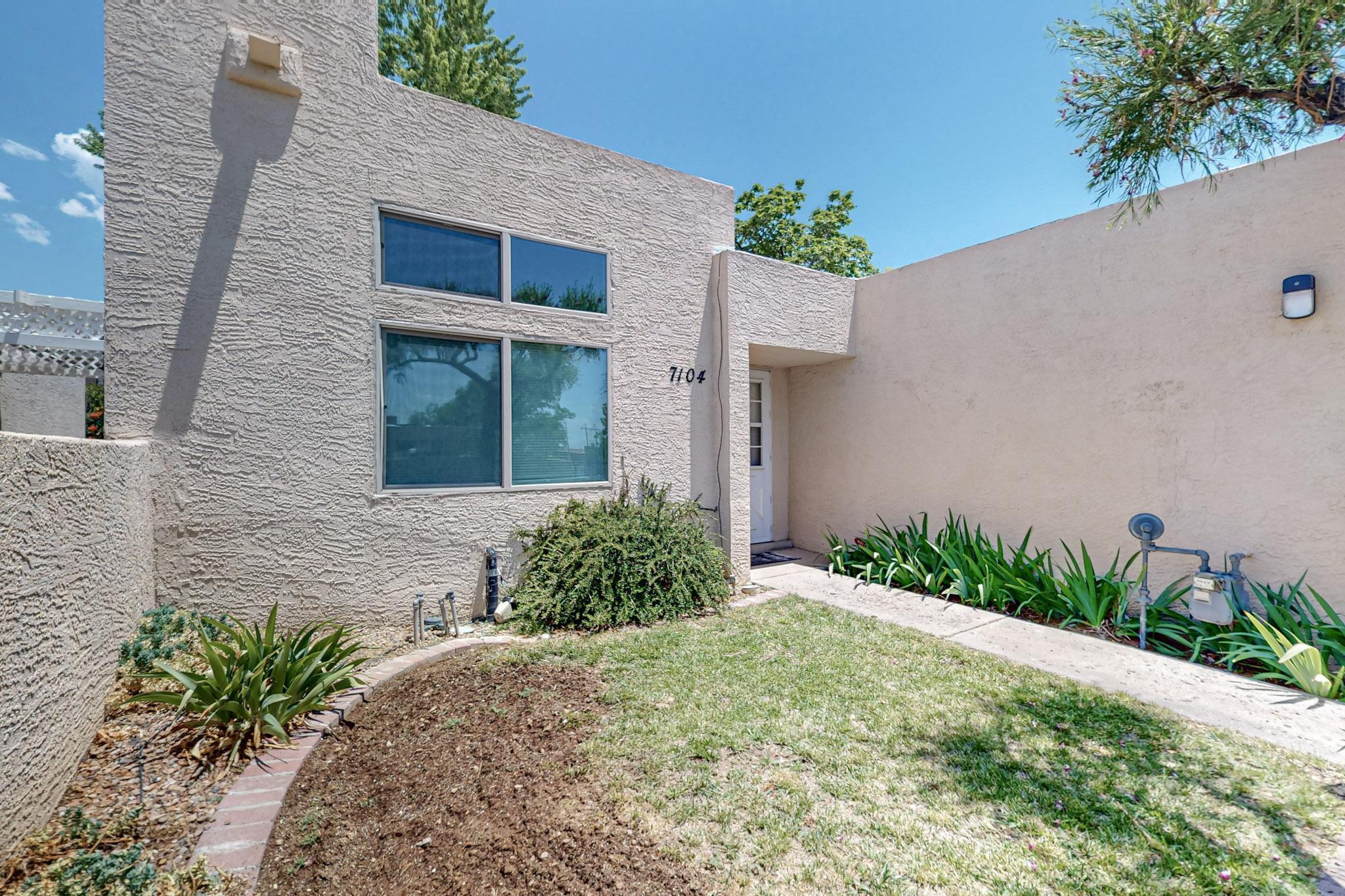 7104 Leslynne Drive NE