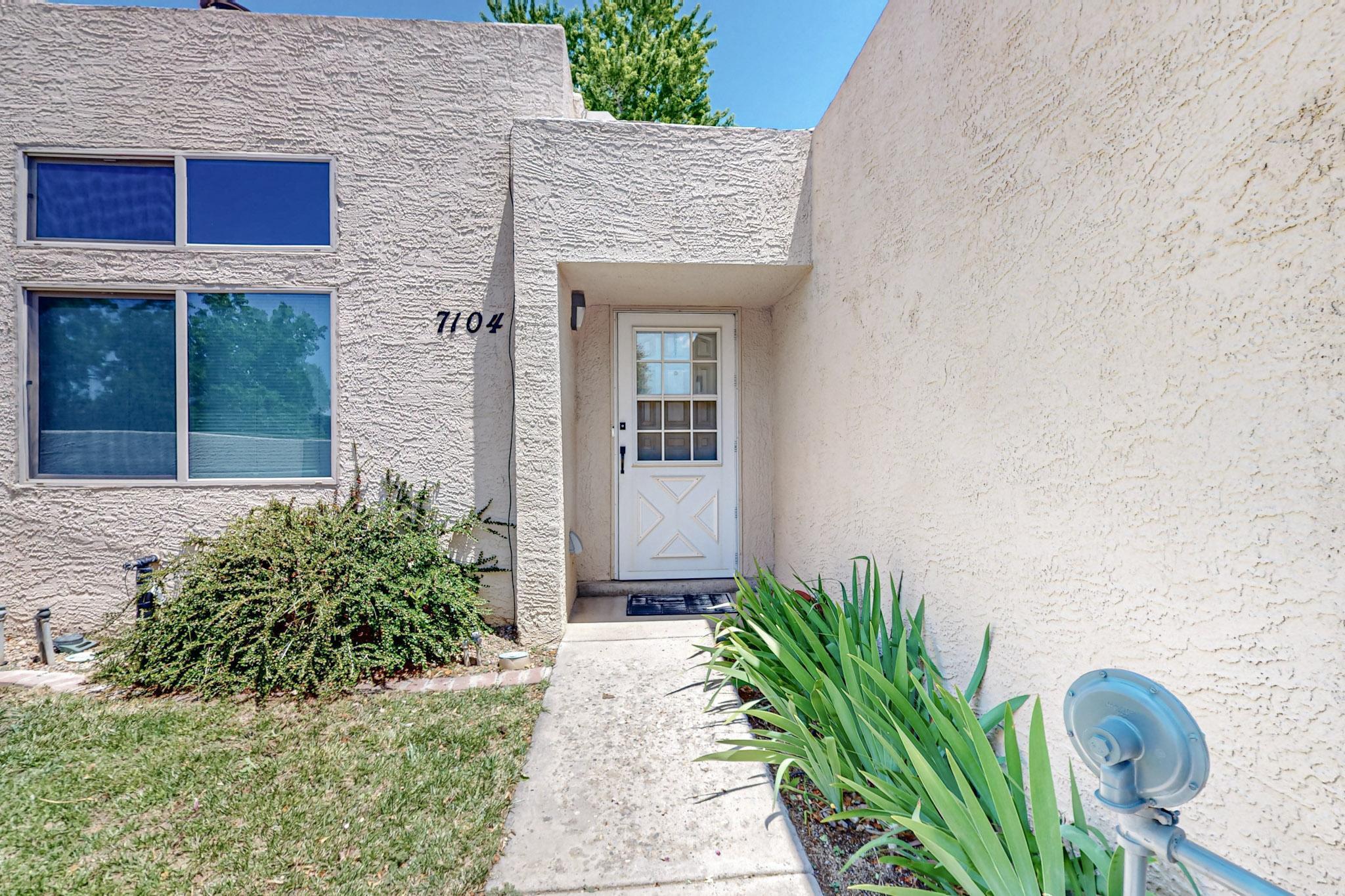 7104 Leslynne Drive NE