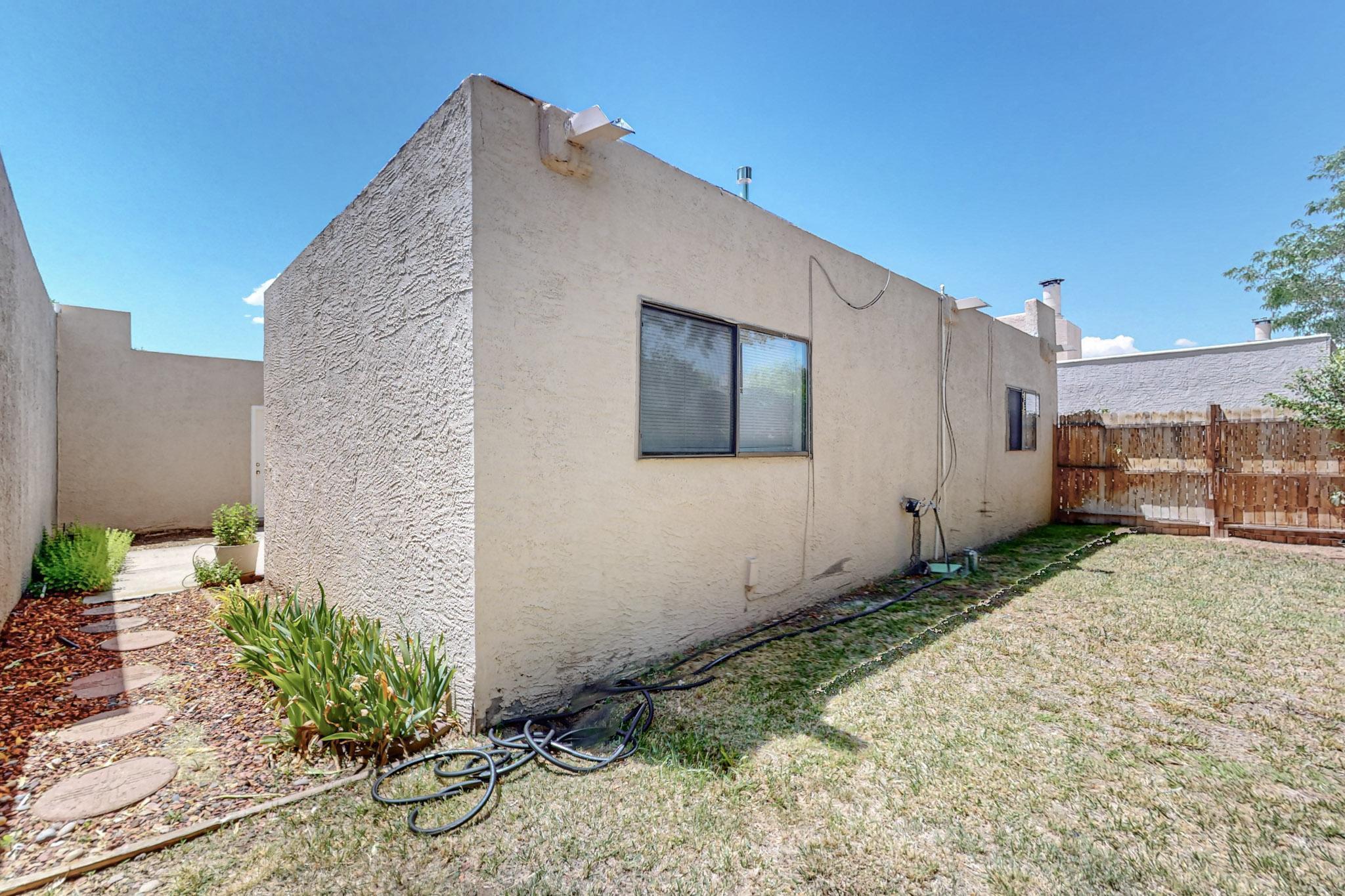 7104 Leslynne Drive NE