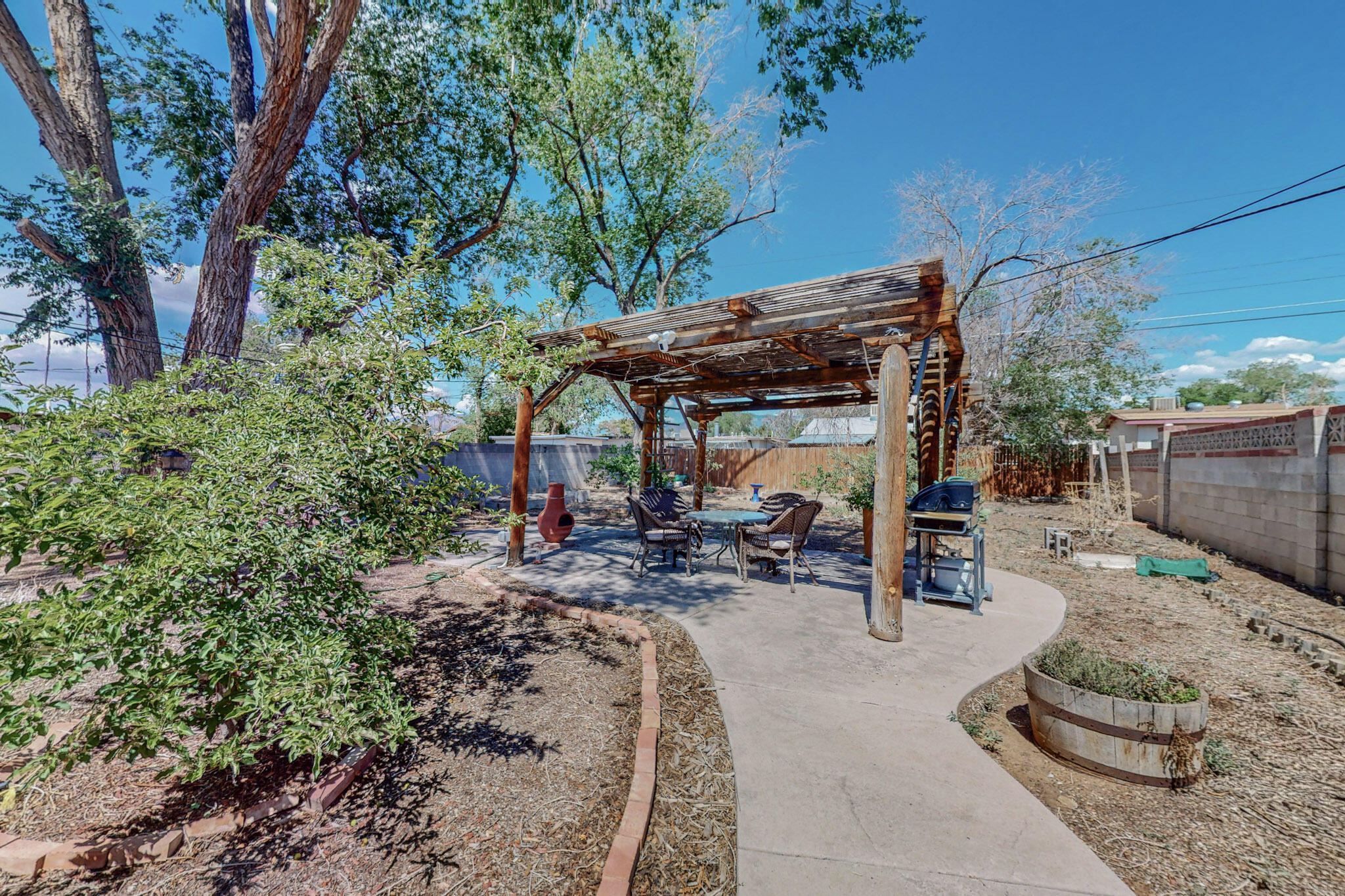 620 Palomas Drive SE