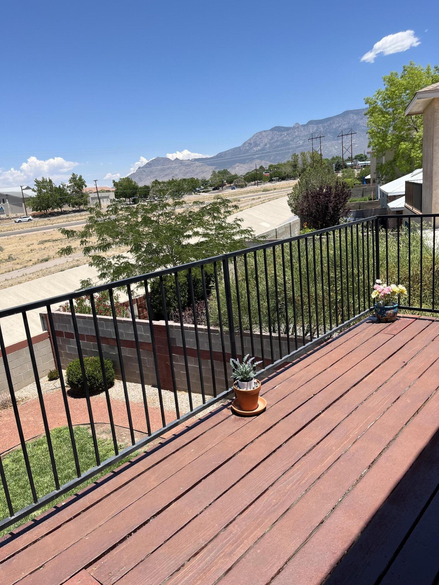 6859 Forest Hills Drive NE