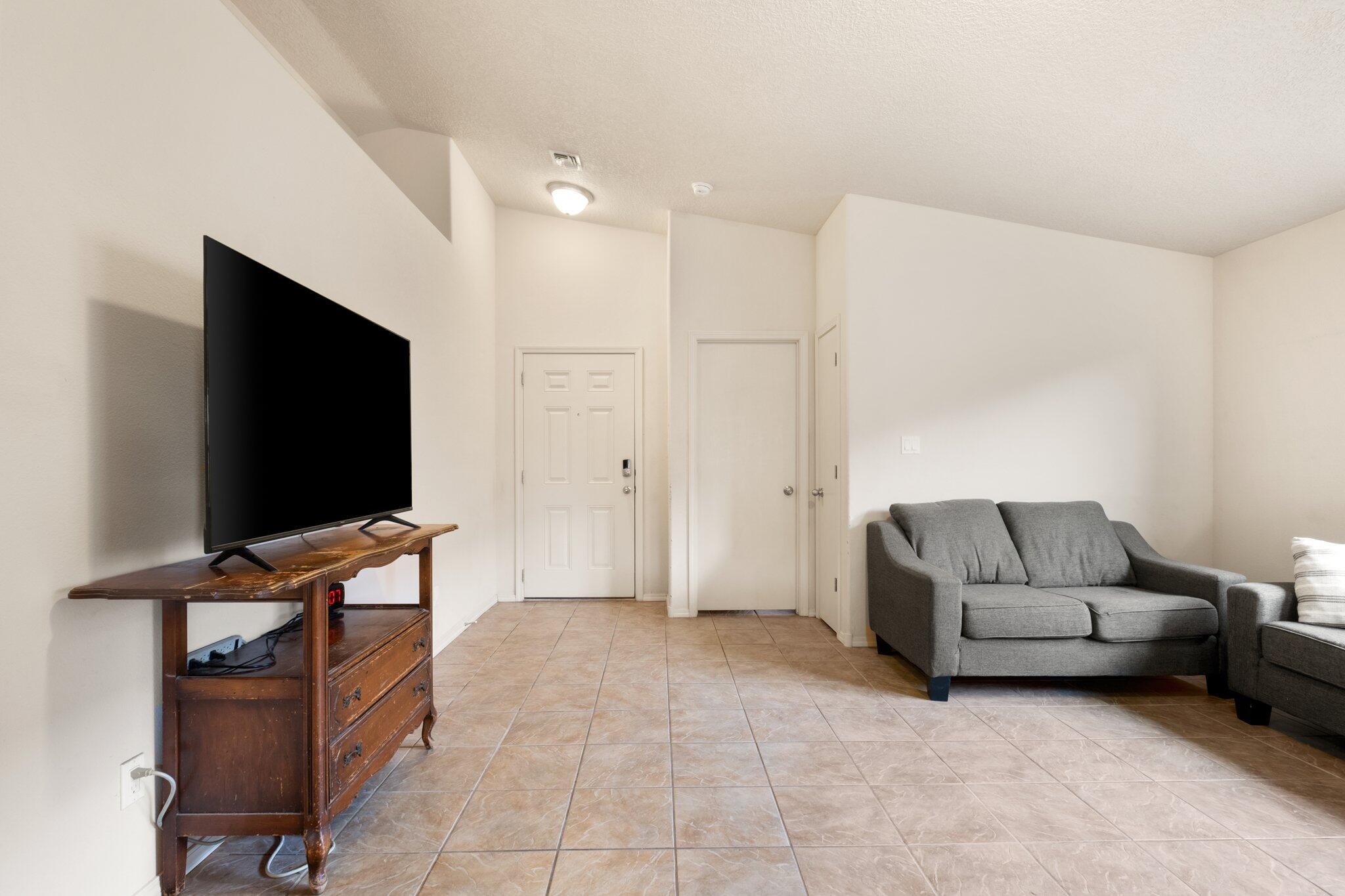 1239 Telstar Loop NW
