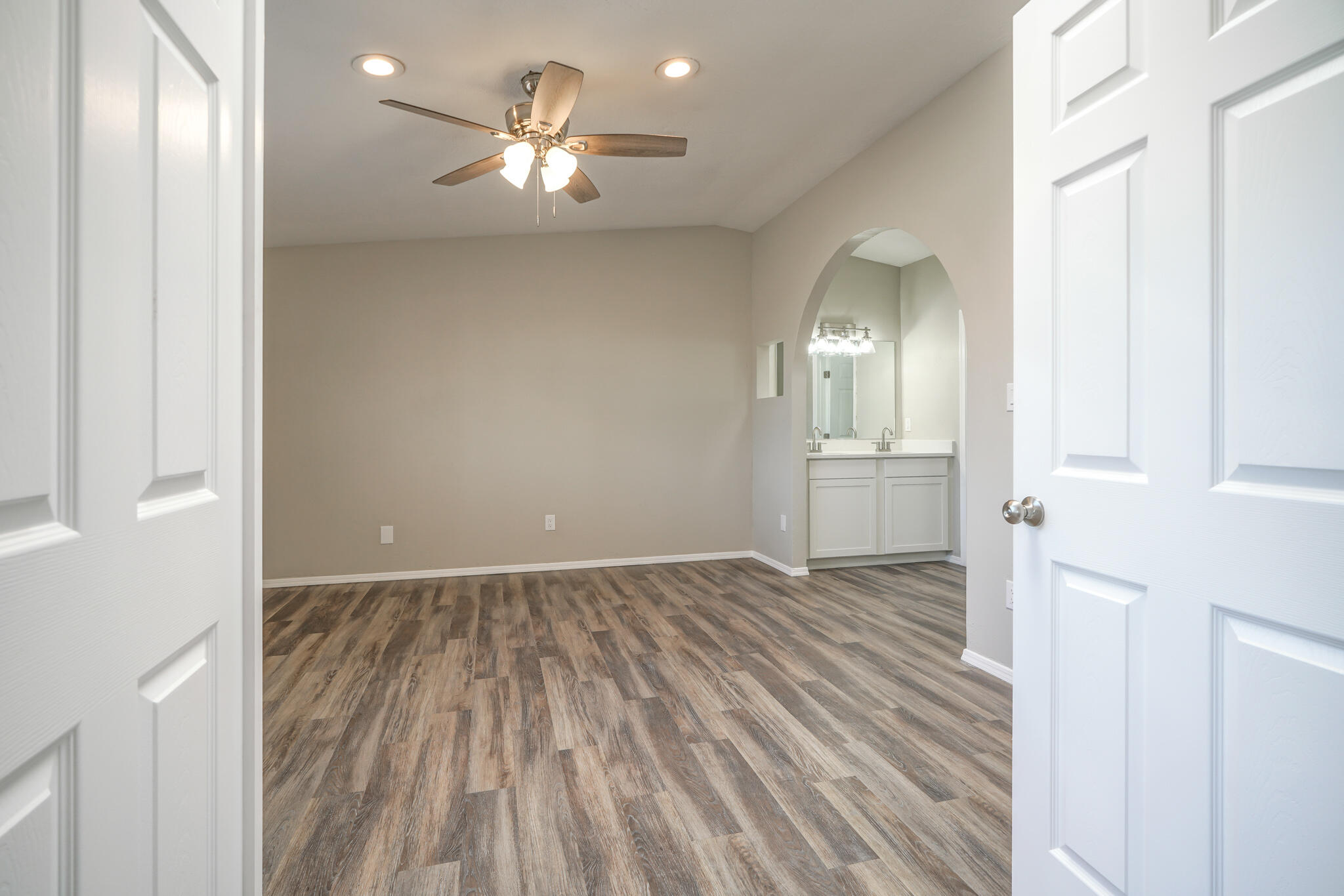 214 Sommerset Drive SE
