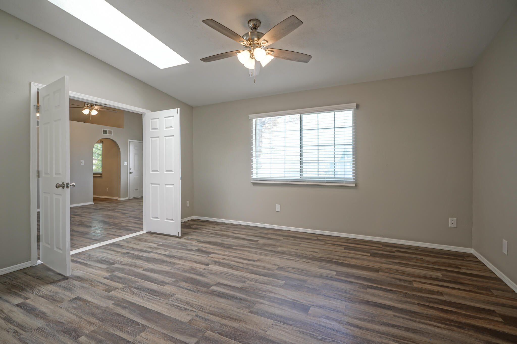 214 Sommerset Drive SE
