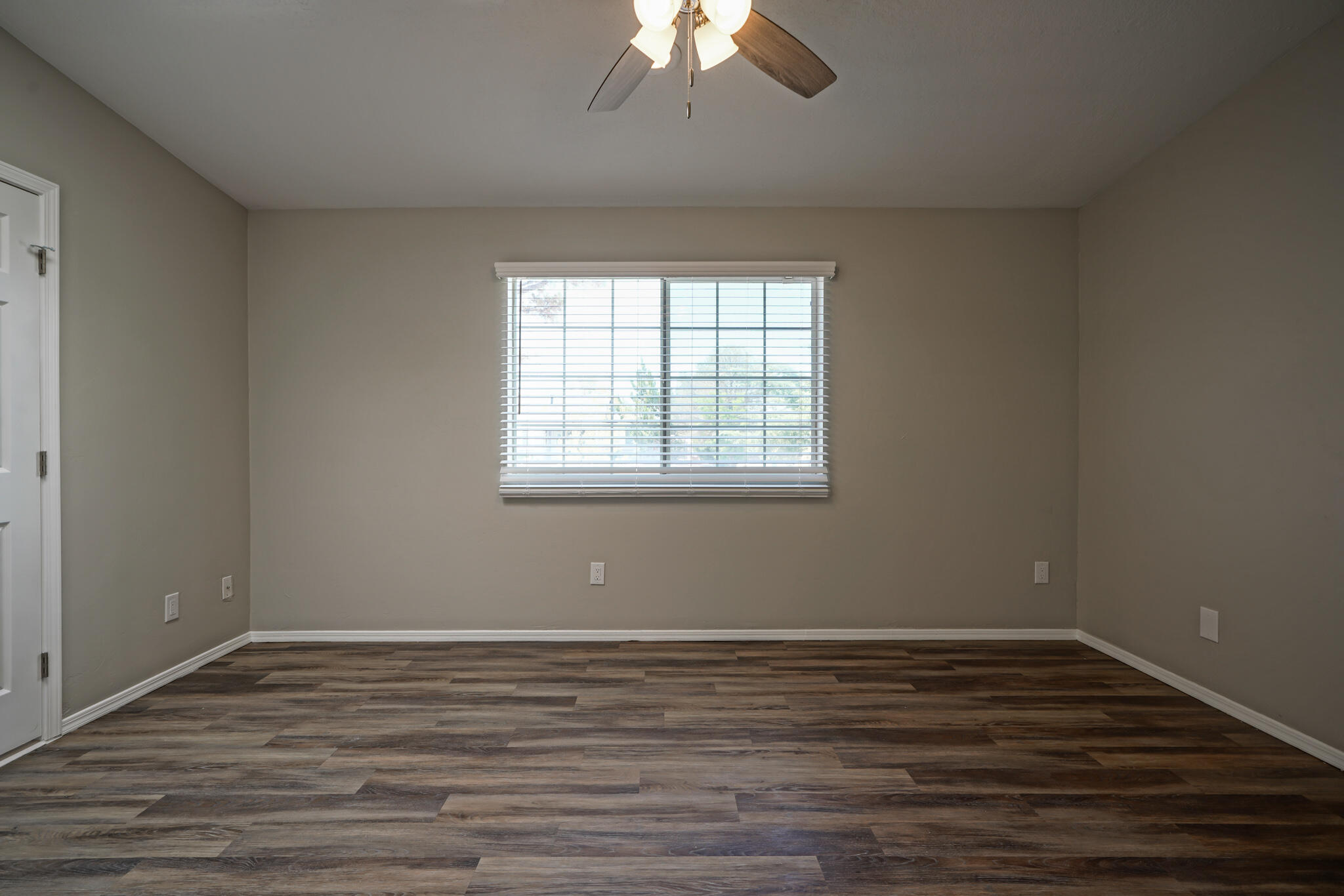 214 Sommerset Drive SE
