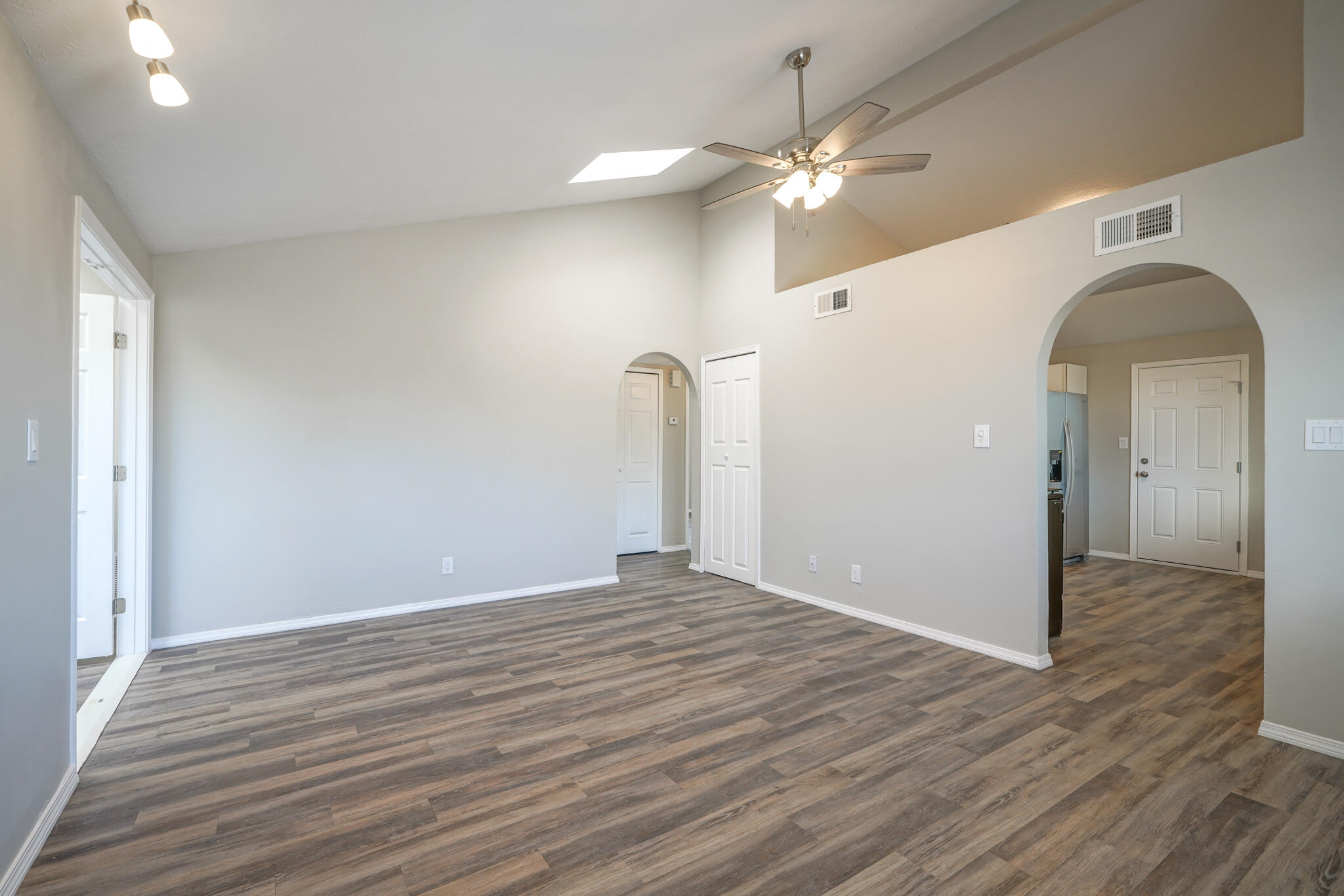 214 Sommerset Drive SE