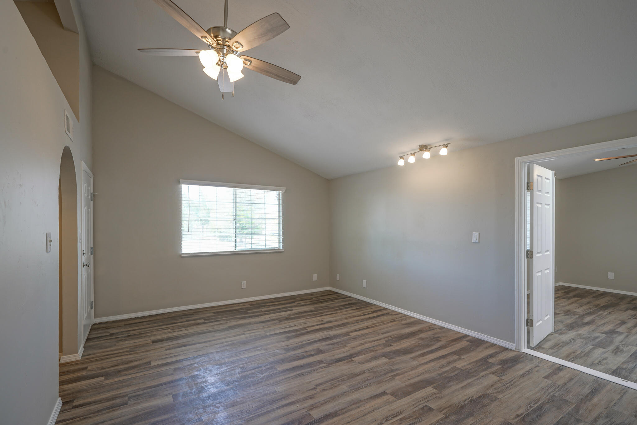 214 Sommerset Drive SE