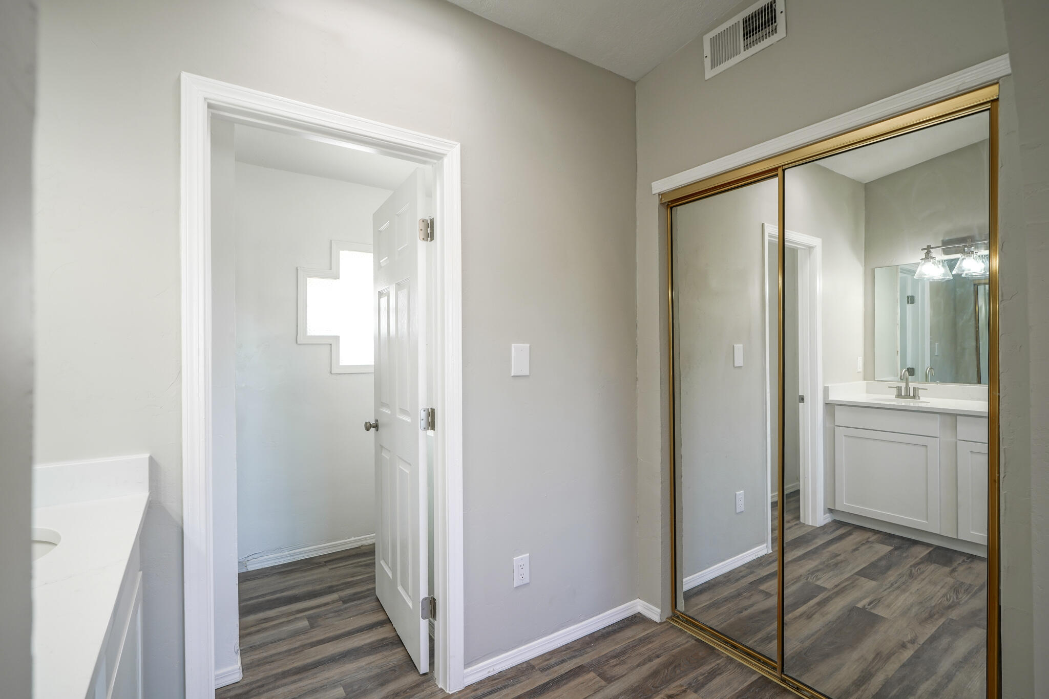 214 Sommerset Drive SE