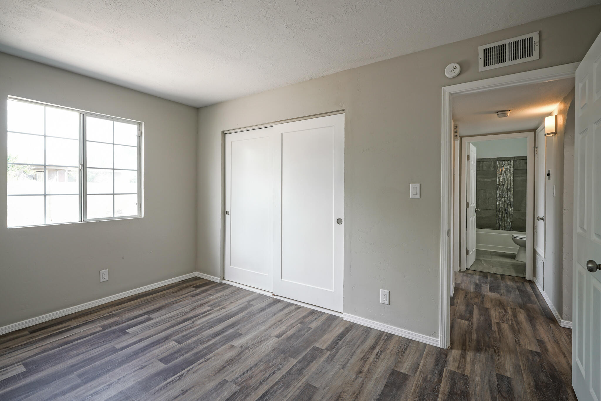 214 Sommerset Drive SE