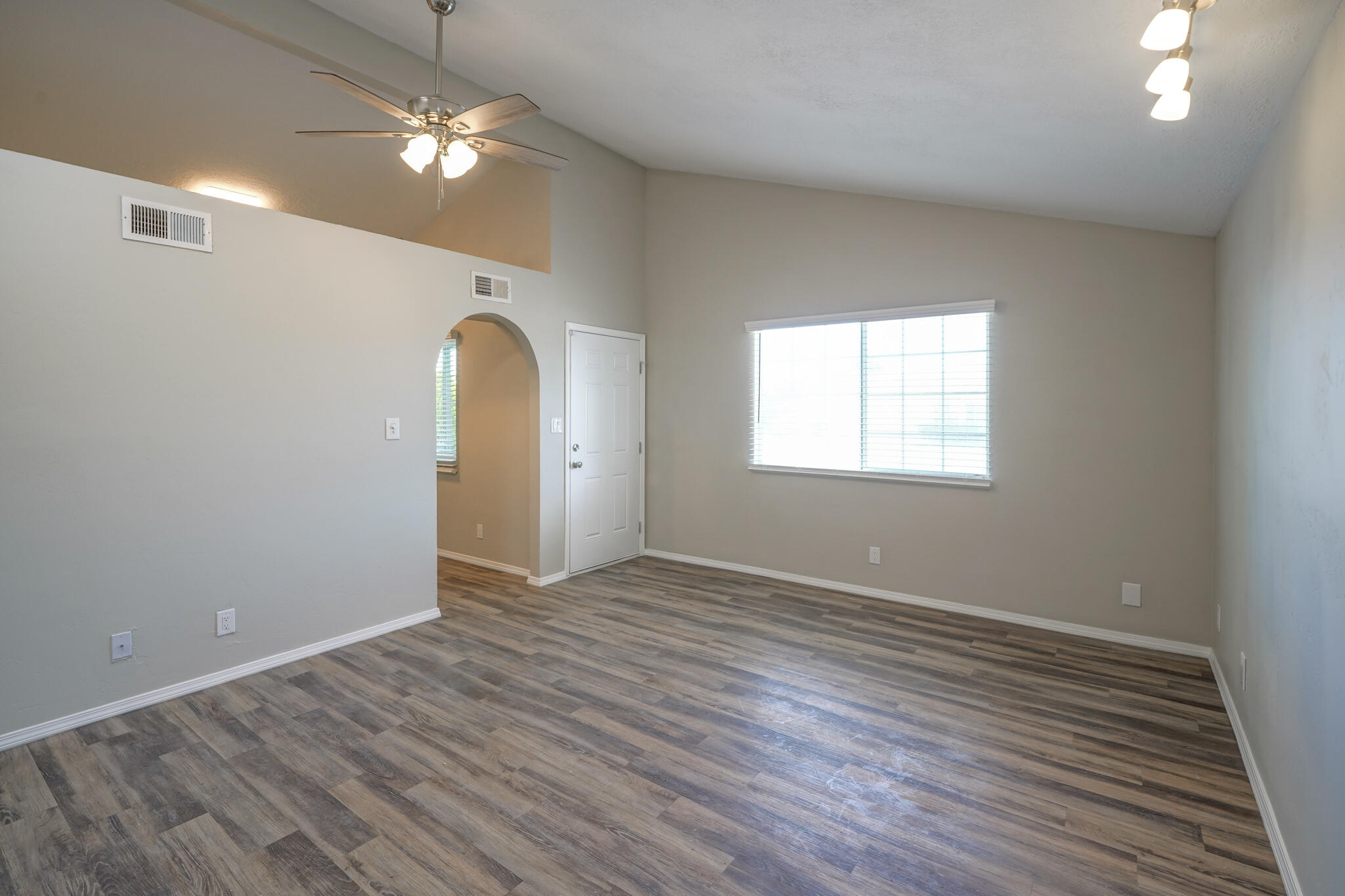 214 Sommerset Drive SE