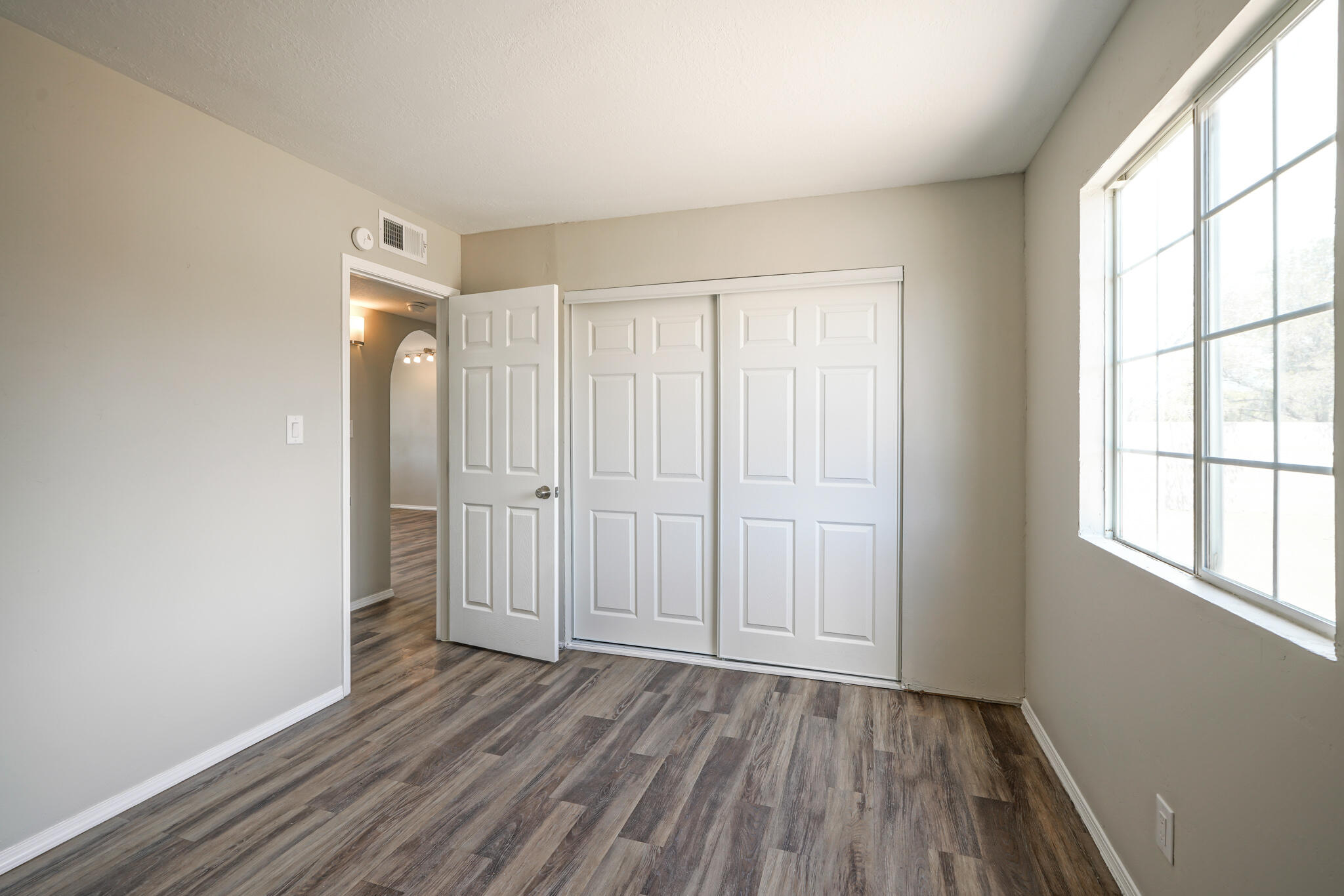 214 Sommerset Drive SE